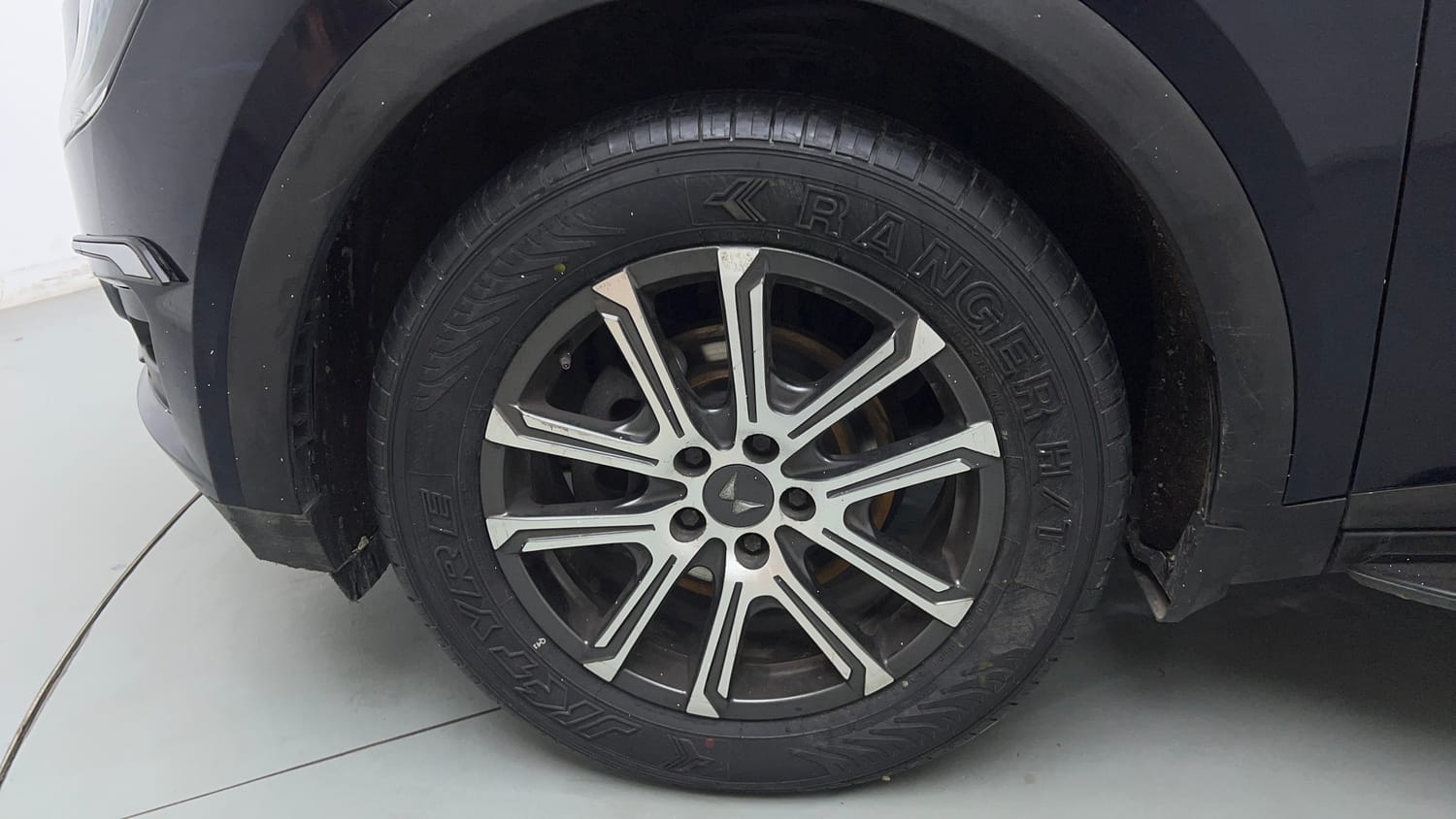 Used 2022 Mahindra XUV700 AX 7 Petrol AT Luxury Pack 7 STR Petrol Automatic tyres LEFT FRONT TYRE RIM VIEW