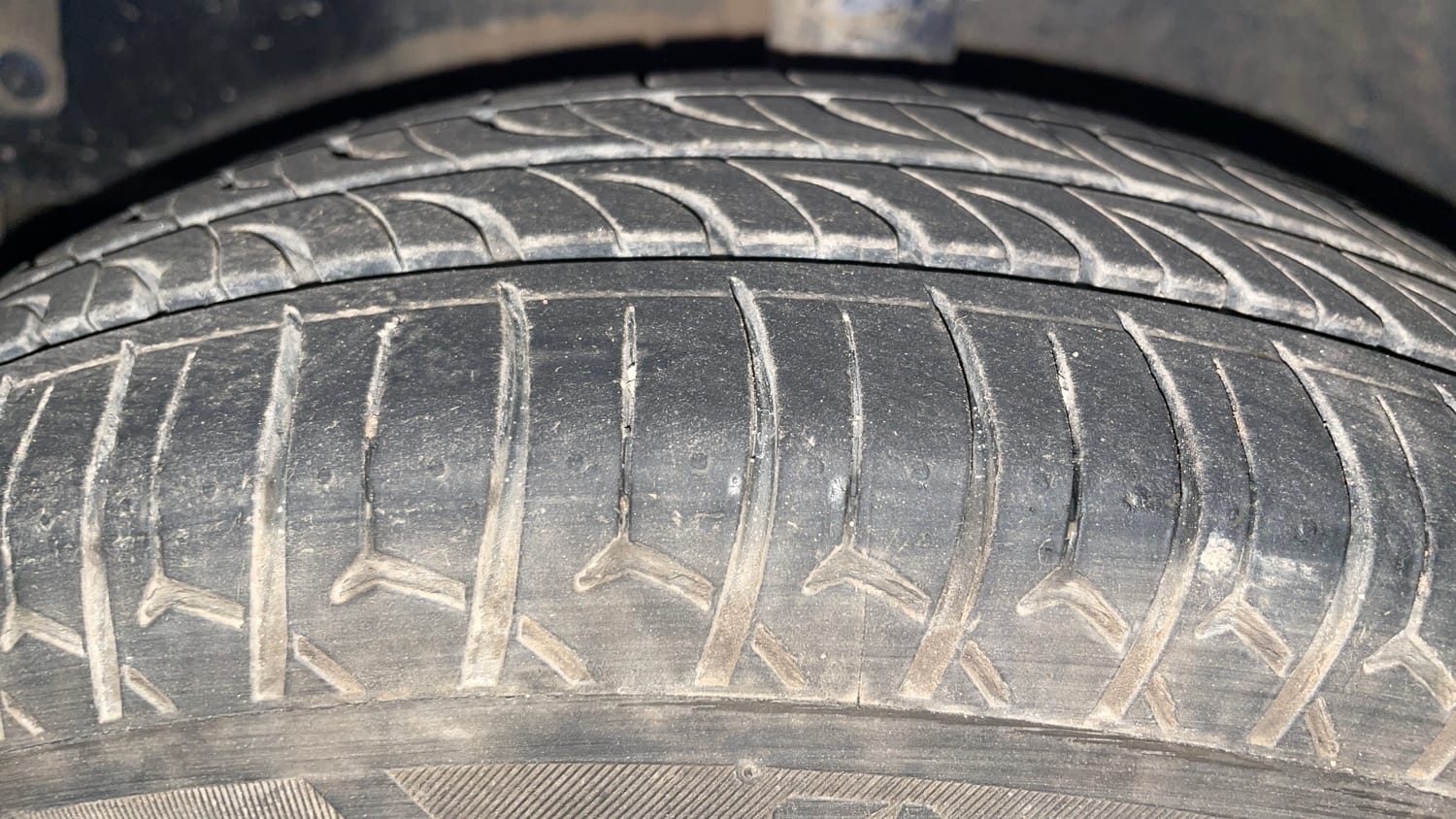 Used 2013 Hyundai Eon Era + Petrol Manual tyres LEFT FRONT TYRE TREAD VIEW