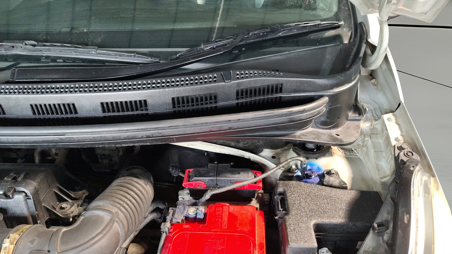 Used 2018 Hyundai Grand i10 Magna U2 1.2 CRDi Diesel Manual engine ENGINE LEFT SIDE HINGE & APRON VIEW