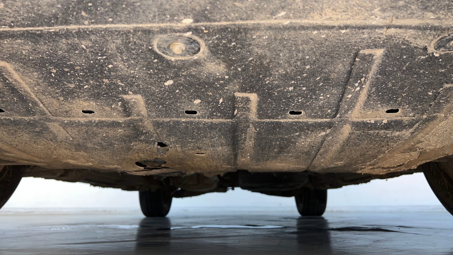 Used 2022 Mahindra XUV700 AX 7 Petrol AT Luxury Pack 7 STR Petrol Automatic extra FRONT LEFT UNDERBODY VIEW