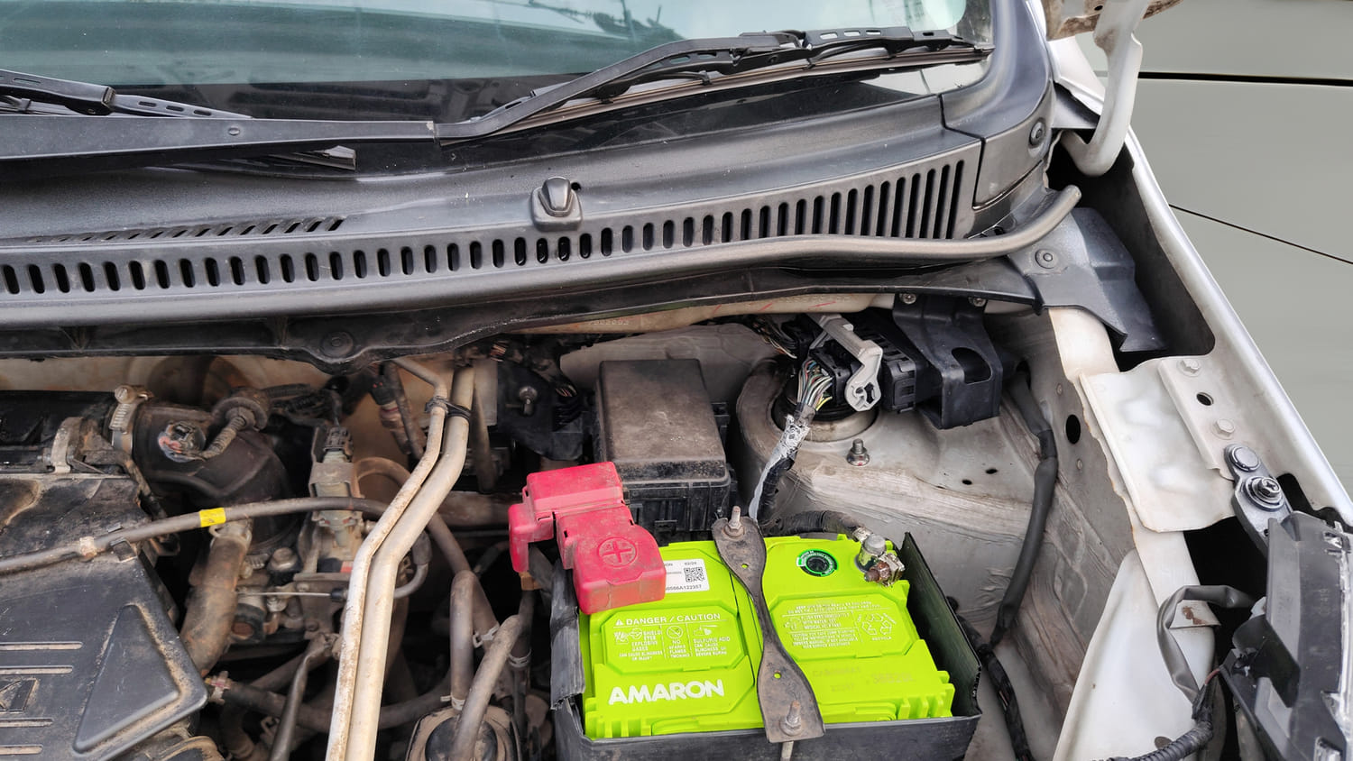 Used 2017 Maruti Suzuki Wagon R VXI Petrol Manual engine ENGINE LEFT SIDE HINGE & APRON VIEW