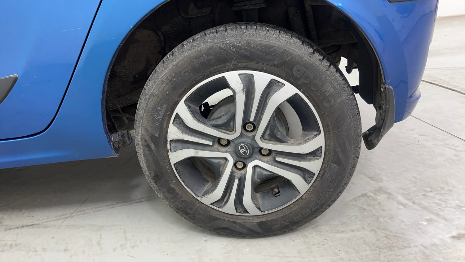 Used 2024 Tata Tiago XZA Plus iCNG Cng Automatic tyres LEFT REAR TYRE RIM VIEW