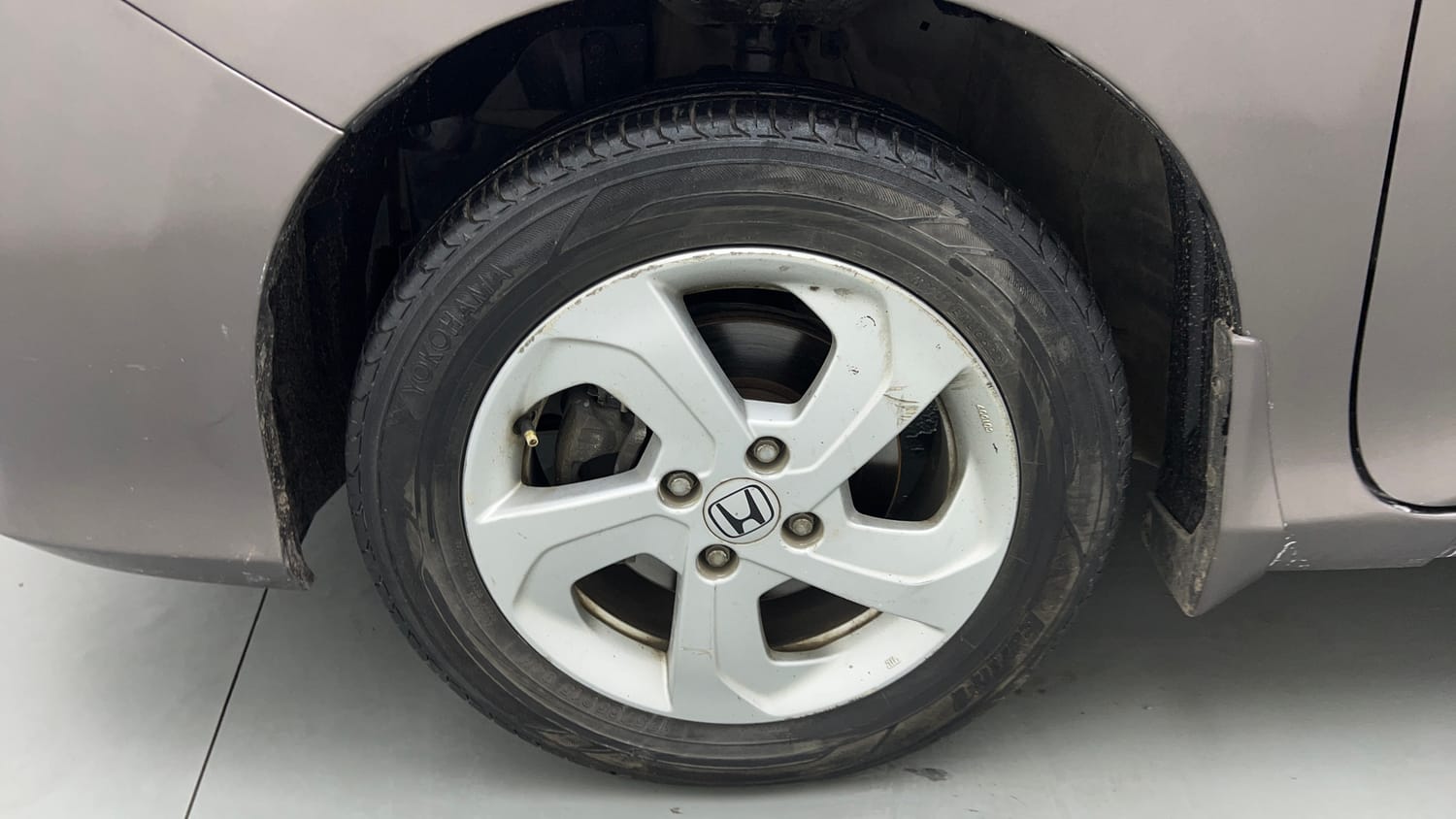 Used 2015 Honda City VX CVT Petrol Automatic tyres LEFT FRONT TYRE RIM VIEW