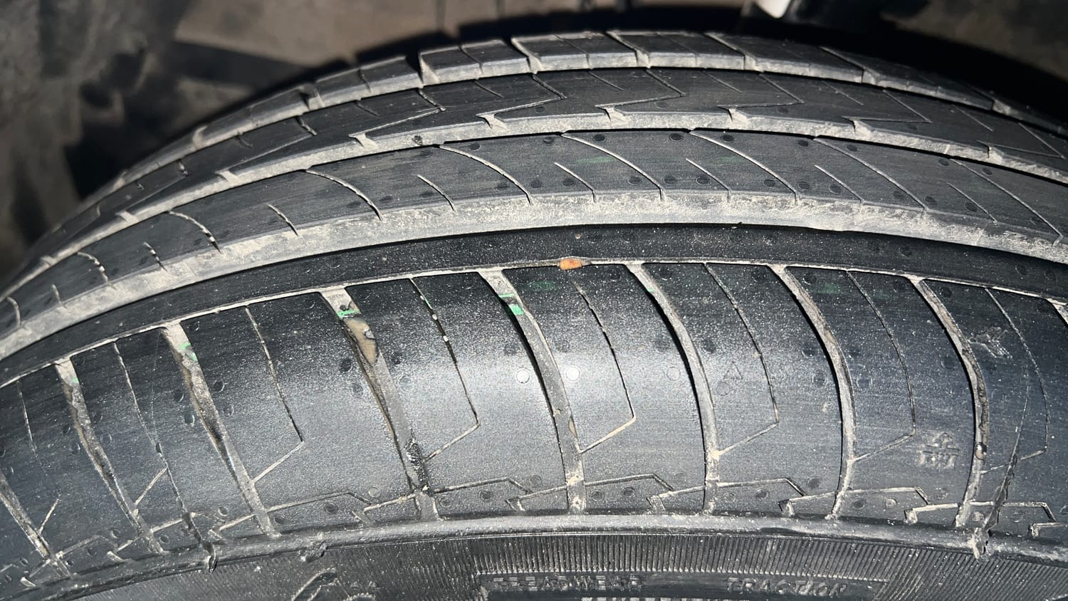 Used 2016 Maruti Suzuki Swift VXI (O) Petrol Manual tyres LEFT FRONT TYRE TREAD VIEW