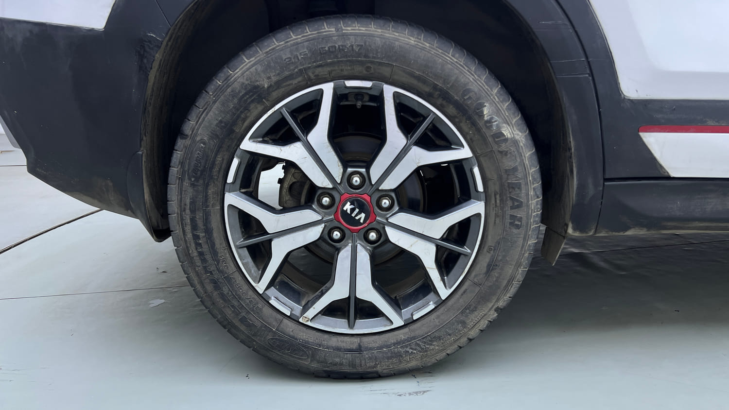 Used 2020 Kia Seltos GTX Plus AT 1.5 Diesel Diesel Automatic tyres RIGHT REAR TYRE RIM VIEW