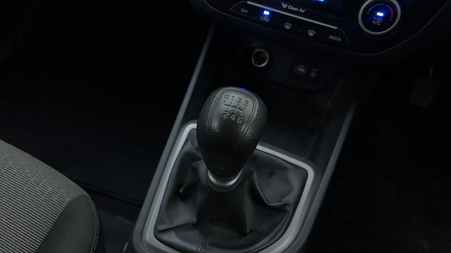 Used 2016 Hyundai Creta 1.6 SX Plus Petrol Petrol Manual interior GEAR  KNOB VIEW