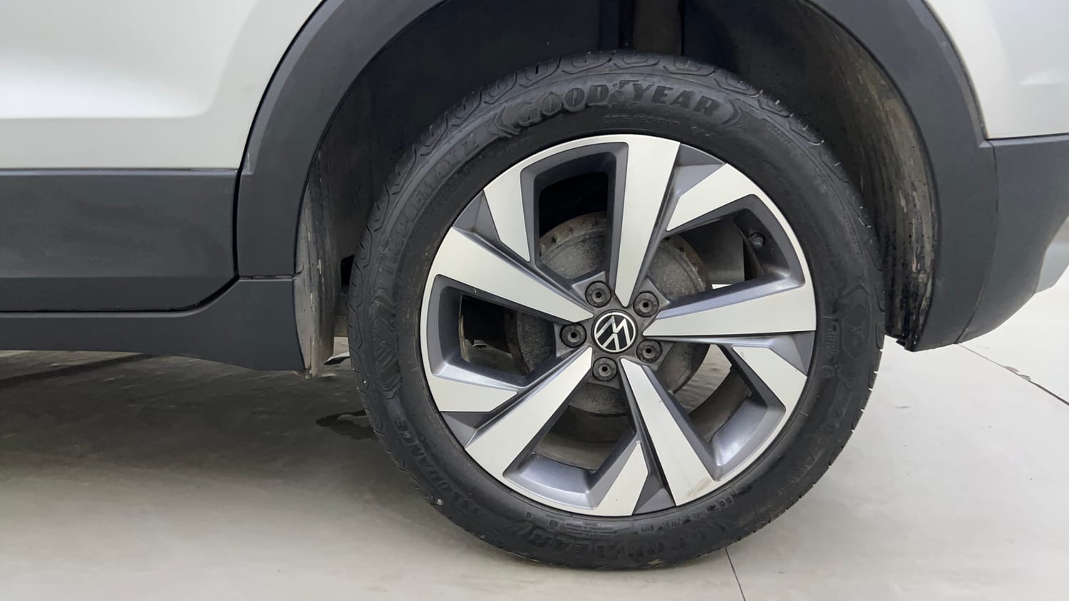 Used 2023 Volkswagen Taigun Topline 1.0 TSI AT Petrol Automatic tyres LEFT REAR TYRE RIM VIEW