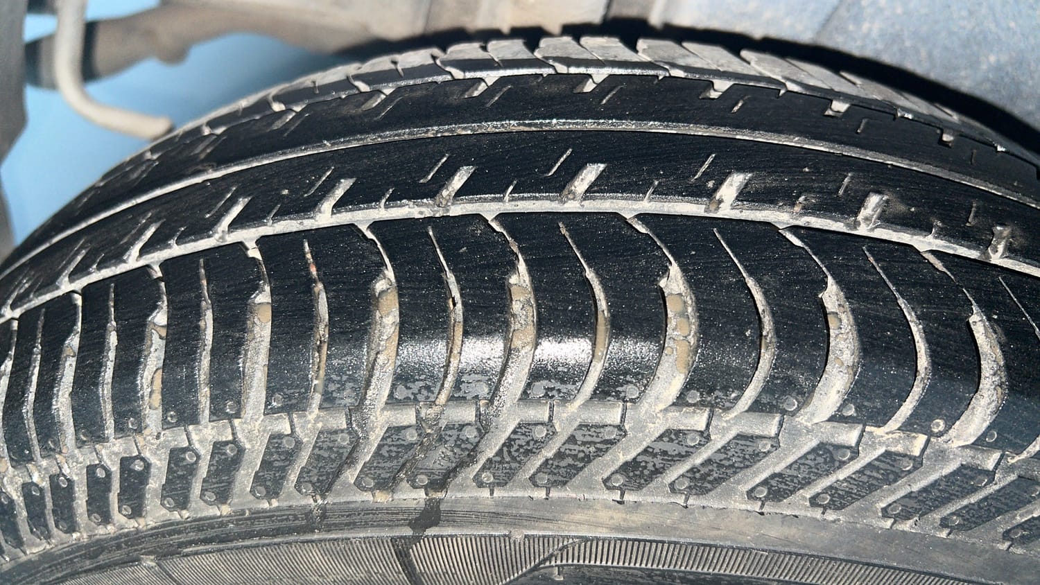 Used 2015 Maruti Suzuki Swift VXi Petrol Manual tyres RIGHT REAR TYRE TREAD VIEW