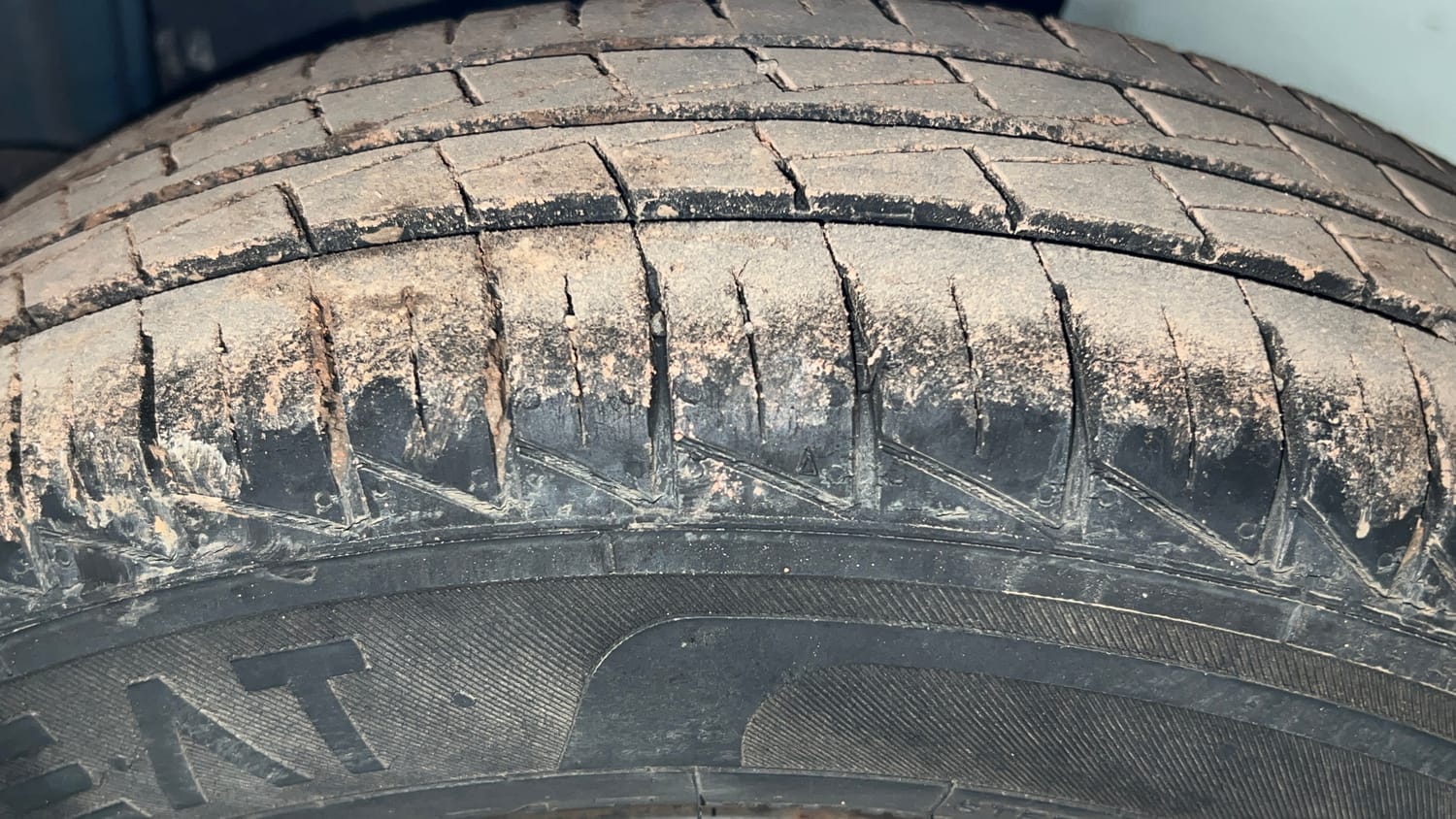 Used 2022 Maruti Suzuki Alto 800 LXi (O) Petrol Manual tyres LEFT REAR TYRE TREAD VIEW