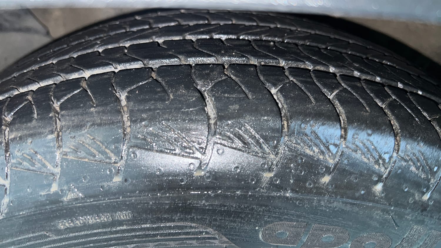 Used 2022 Kia Seltos X Line 1.4 DCT Petrol Automatic tyres LEFT FRONT TYRE TREAD VIEW
