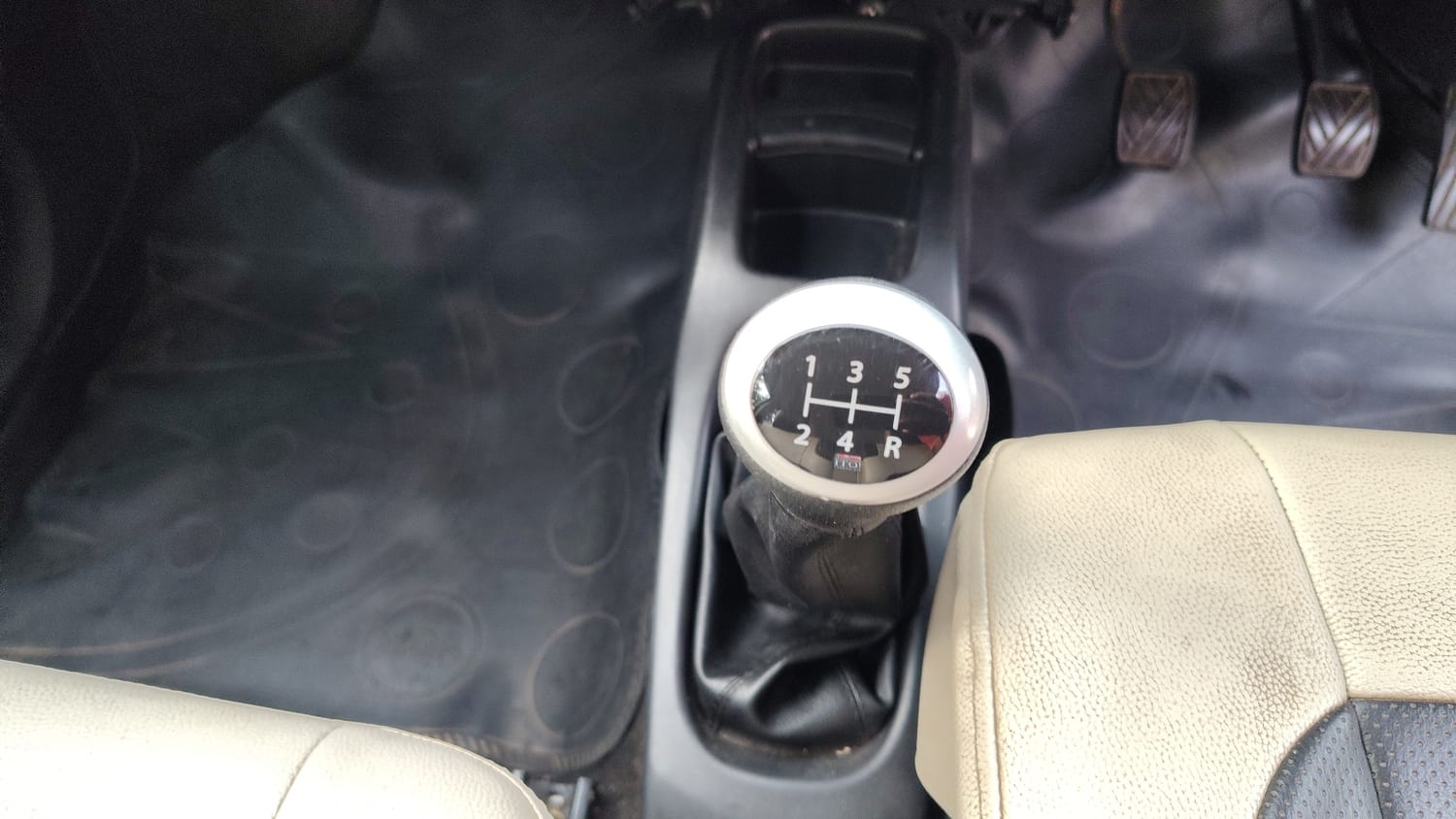 Used 2017 Maruti Suzuki Wagon R VXI Petrol Manual interior GEAR  KNOB VIEW