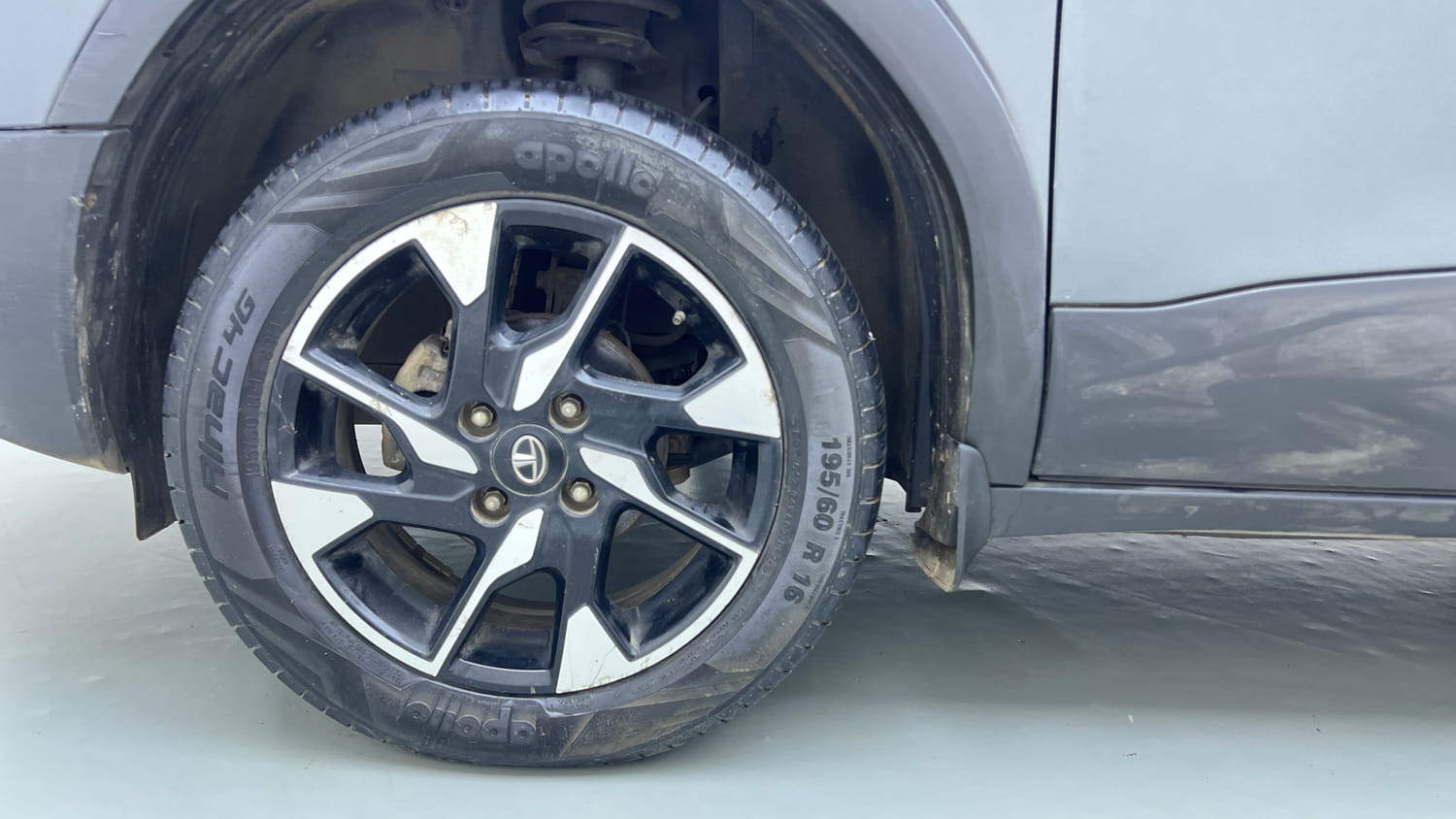 Used 2022 Tata Punch Creative MT Petrol Manual tyres LEFT FRONT TYRE RIM VIEW