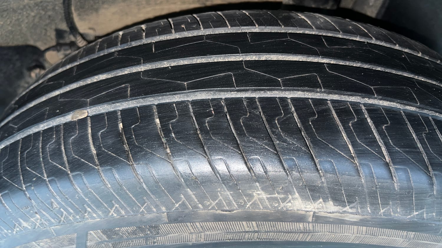 Used 2025 Tata Punch Pure MT Petrol Manual tyres LEFT REAR TYRE TREAD VIEW