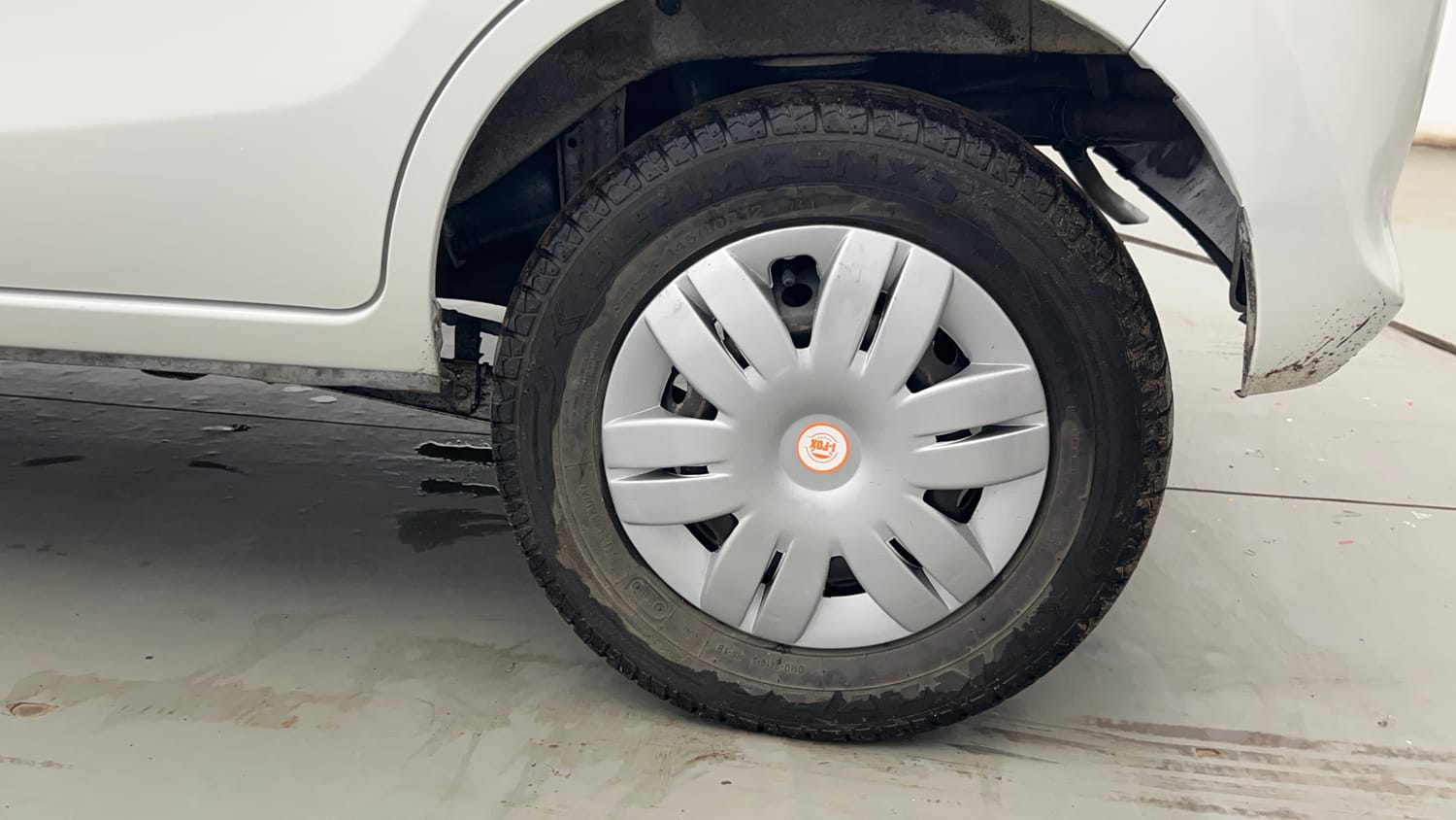 Used 2013 Maruti Suzuki Alto 800 Lxi Petrol Manual tyres LEFT REAR TYRE RIM VIEW