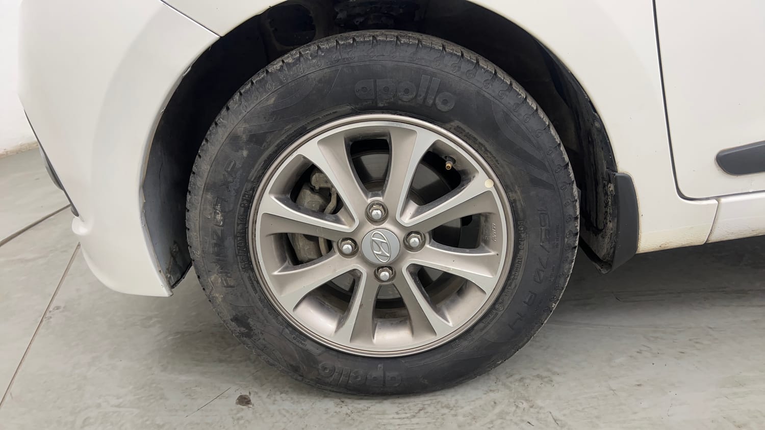 Used 2016 Hyundai Grand i10 Asta AT 1.2 Kappa VTVT (O) Petrol Automatic tyres LEFT FRONT TYRE RIM VIEW