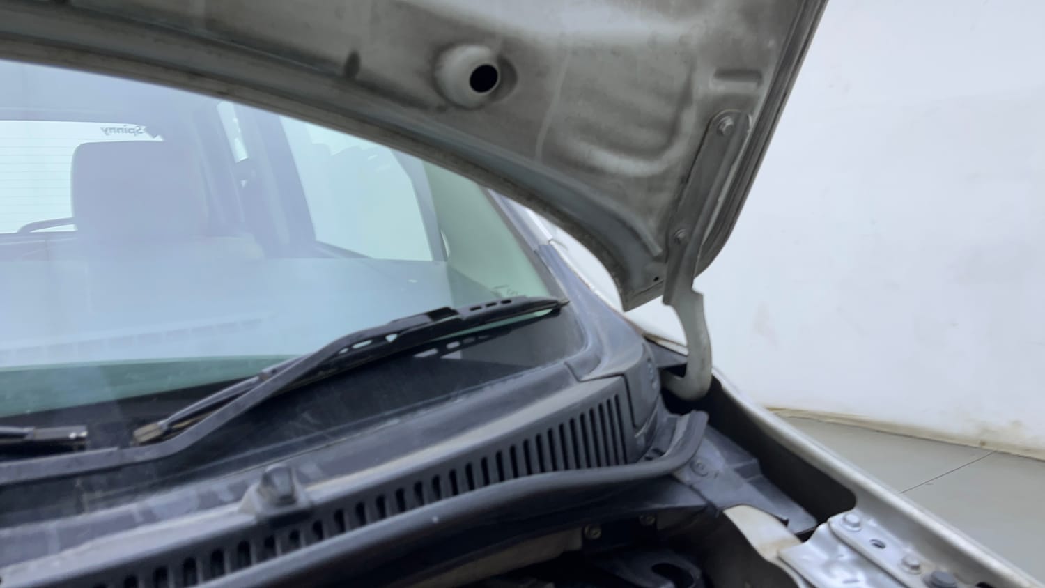 Used 2014 Maruti Suzuki Wagon R VXI Petrol Manual engine ENGINE LEFT SIDE HINGE & APRON VIEW