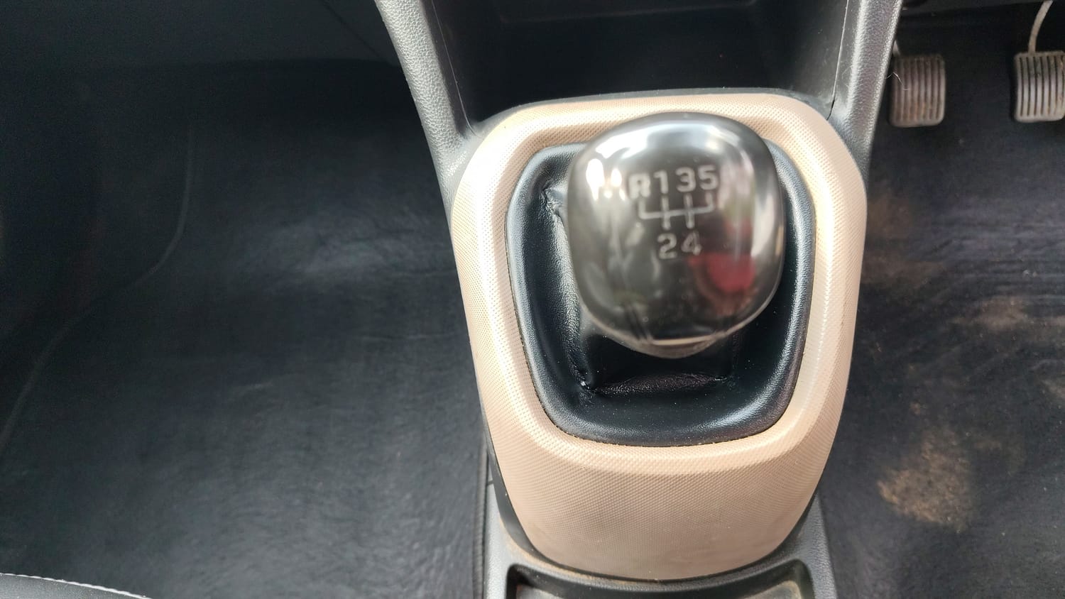 Used 2018 Hyundai Grand i10 Magna U2 1.2 CRDi Diesel Manual interior GEAR  KNOB VIEW