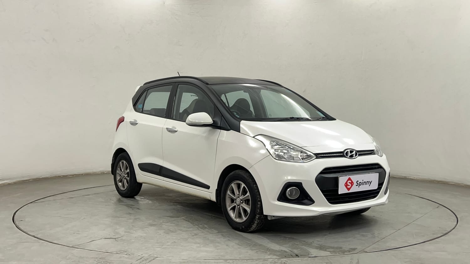 Used 2016 Hyundai Grand i10 Asta AT 1.2 Kappa VTVT (O) Petrol Automatic exterior RIGHT FRONT CORNER VIEW