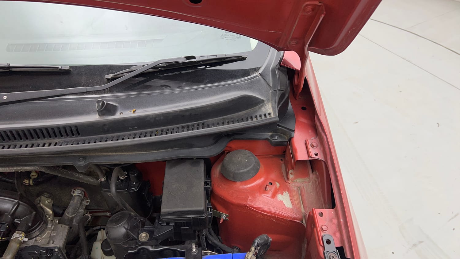 Used 2019 Maruti Suzuki Celerio VXi AMT Petrol Automatic engine ENGINE LEFT SIDE HINGE & APRON VIEW