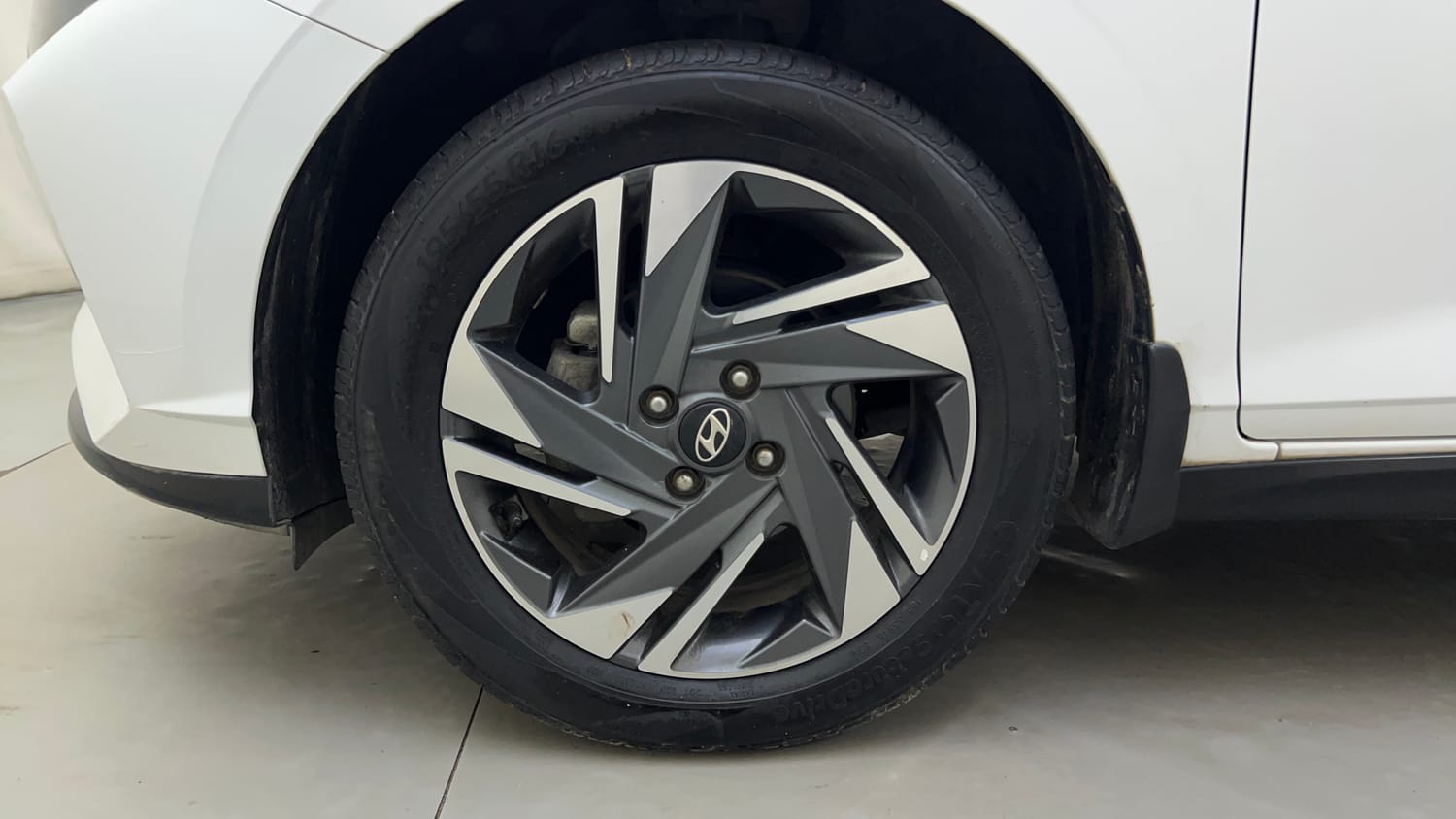 Used 2023 Hyundai New i20 Asta (O) 1.0 Turbo DCT Petrol Automatic tyres LEFT FRONT TYRE RIM VIEW