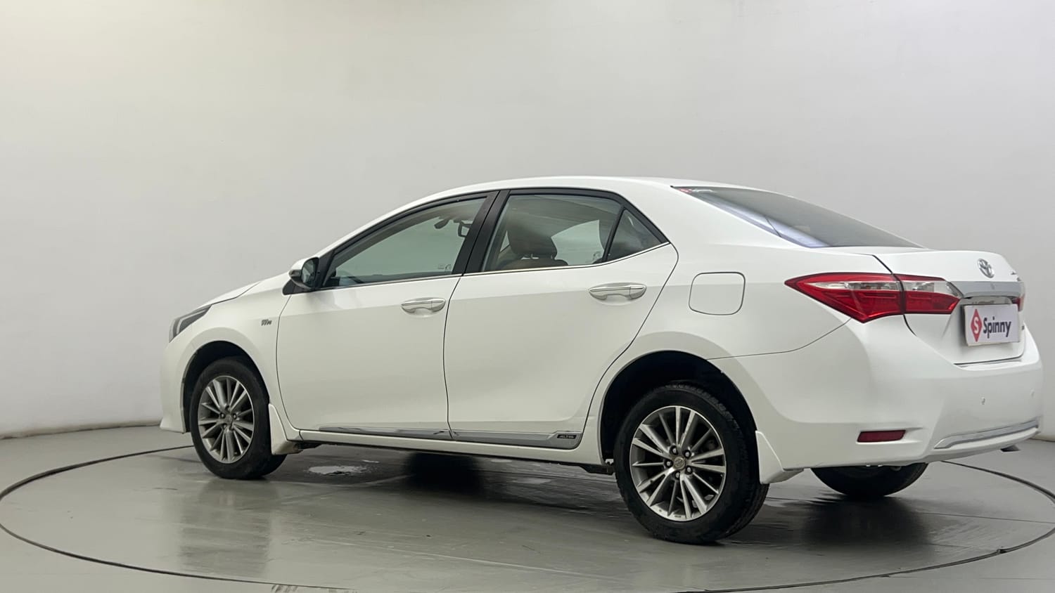 Used 2015 Toyota Corolla Altis VL AT Petrol Petrol Automatic exterior LEFT REAR CORNER VIEW
