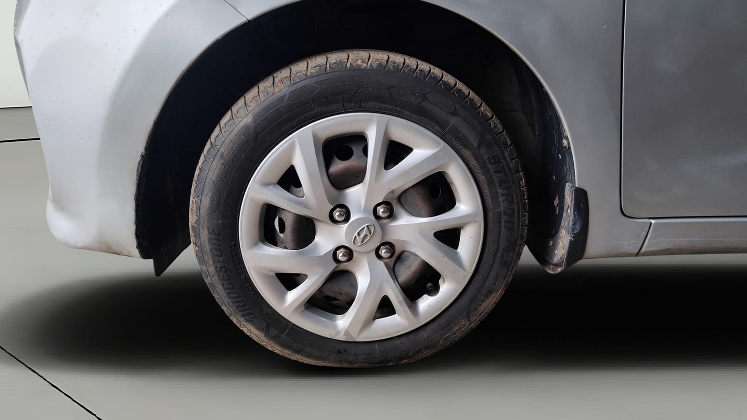 Used 2018 Hyundai Grand i10 Magna U2 1.2 CRDi Diesel Manual tyres LEFT FRONT TYRE RIM VIEW