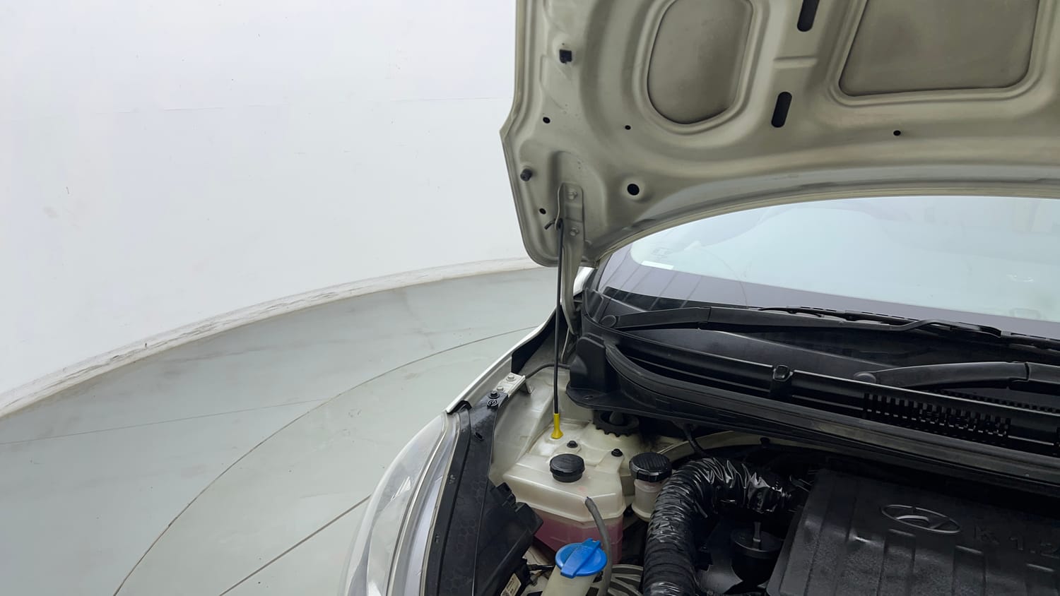 Used 2021 Hyundai Aura S 1.2 CNG Cng Manual engine ENGINE RIGHT SIDE HINGE & APRON VIEW