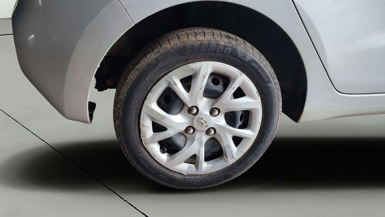 Used 2018 Hyundai Grand i10 Magna U2 1.2 CRDi Diesel Manual tyres RIGHT REAR TYRE RIM VIEW