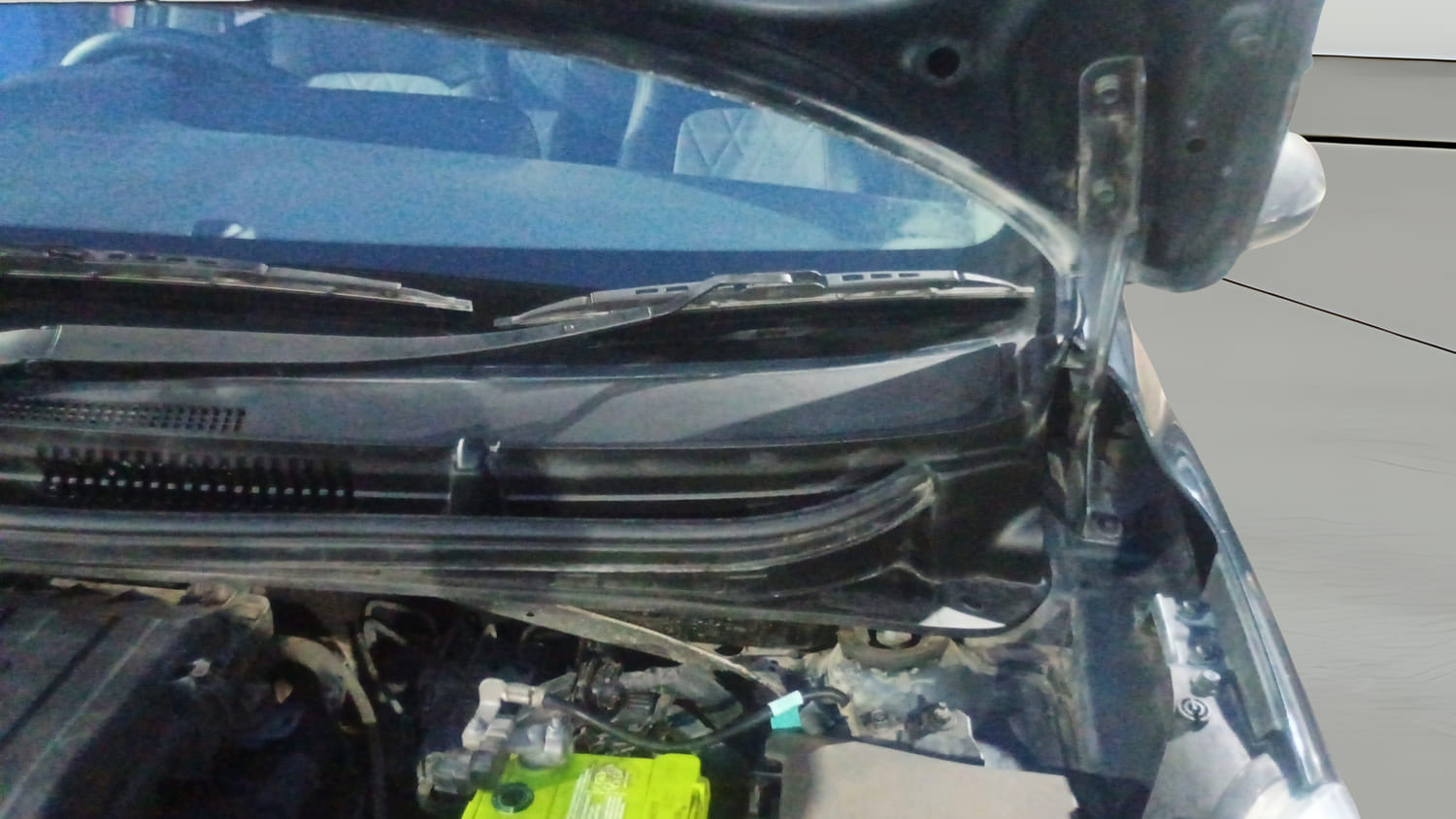 Used 2021 Hyundai Grand i10 Nios Sportz 1.2 Kappa VTVT Petrol Manual engine ENGINE LEFT SIDE HINGE & APRON VIEW