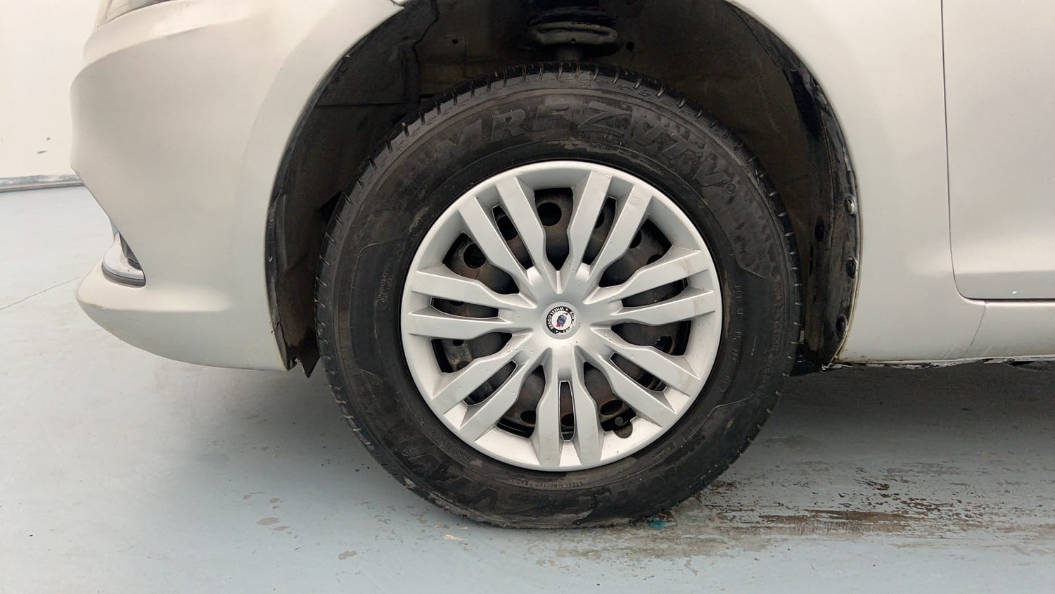 Used 2017 Maruti Suzuki Swift Dzire VDI (O) Diesel Manual tyres LEFT FRONT TYRE RIM VIEW