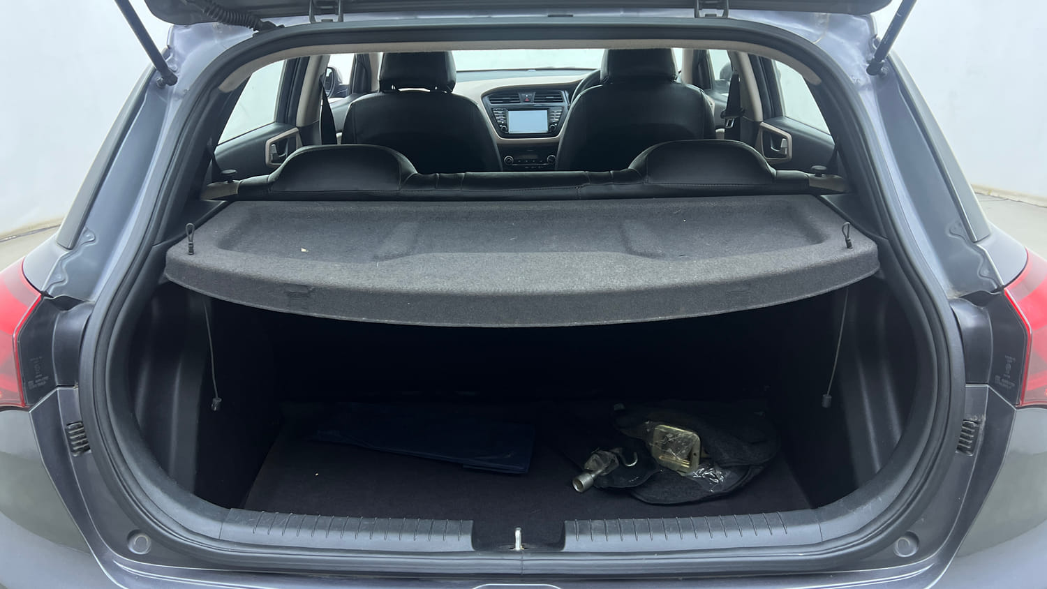 Used 2018 Hyundai Elite i20 Asta 1.2 Petrol Manual interior DICKY INSIDE VIEW