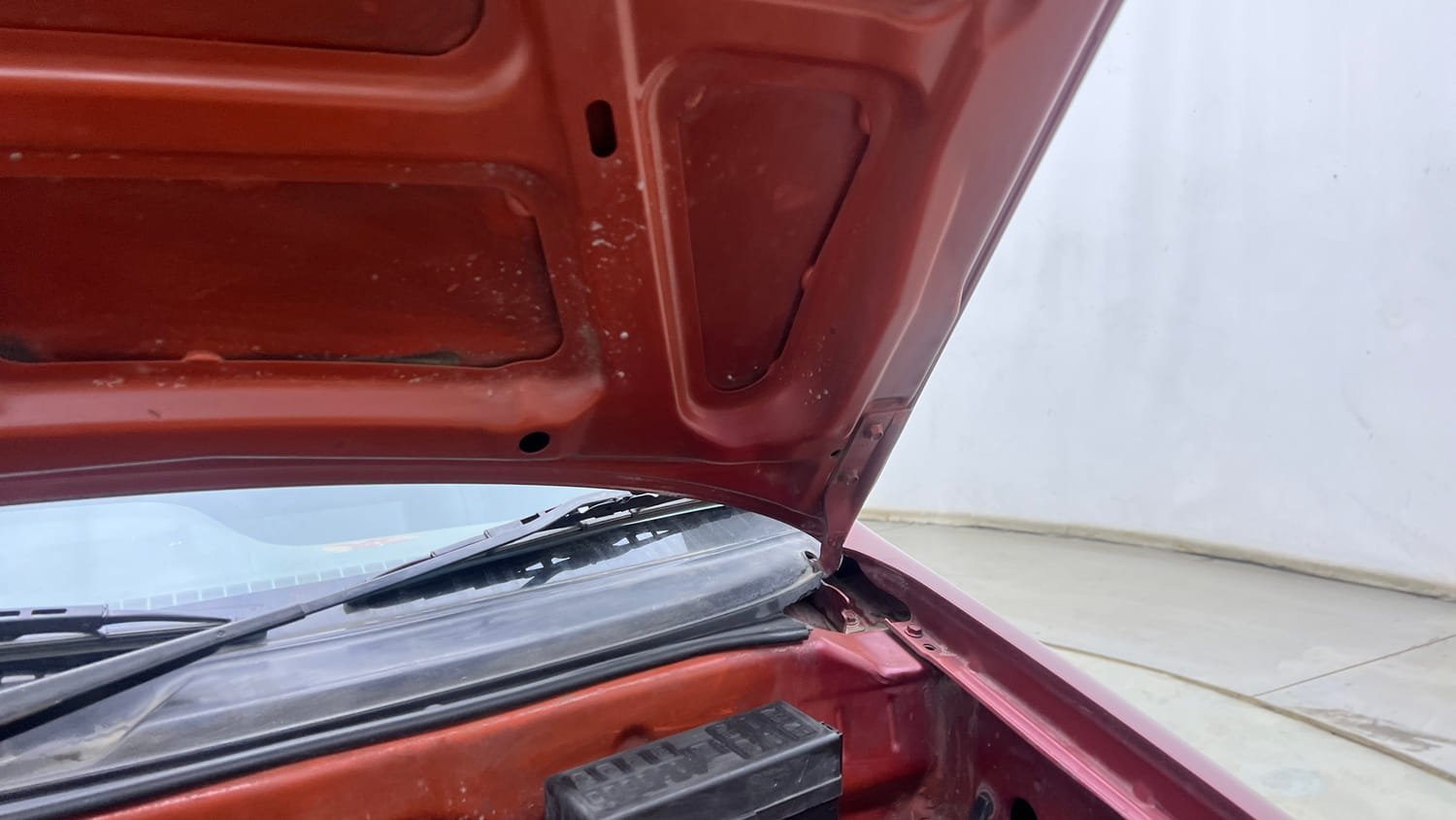 Used 2012 Maruti Suzuki Alto K10 VXi Petrol Manual engine ENGINE LEFT SIDE HINGE & APRON VIEW