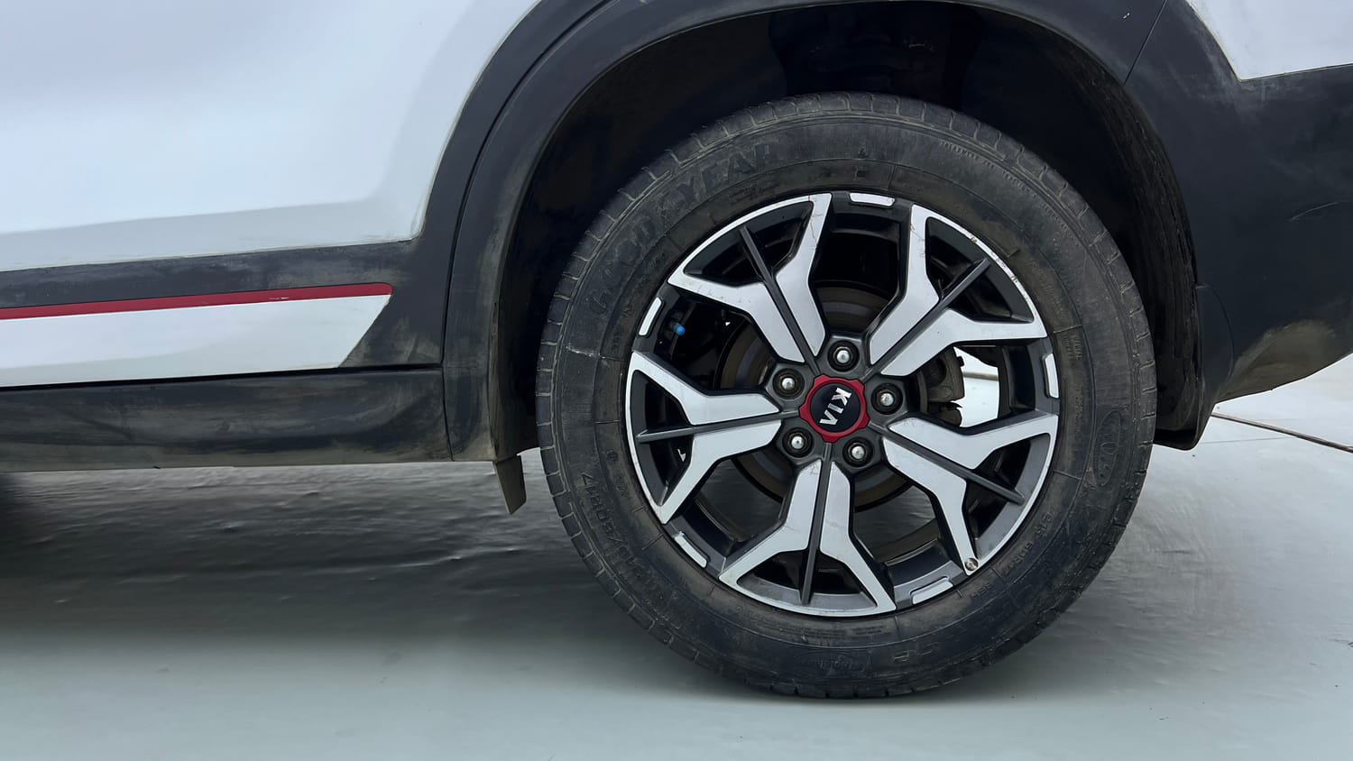 Used 2020 Kia Seltos GTX Plus AT 1.5 Diesel Diesel Automatic tyres LEFT REAR TYRE RIM VIEW