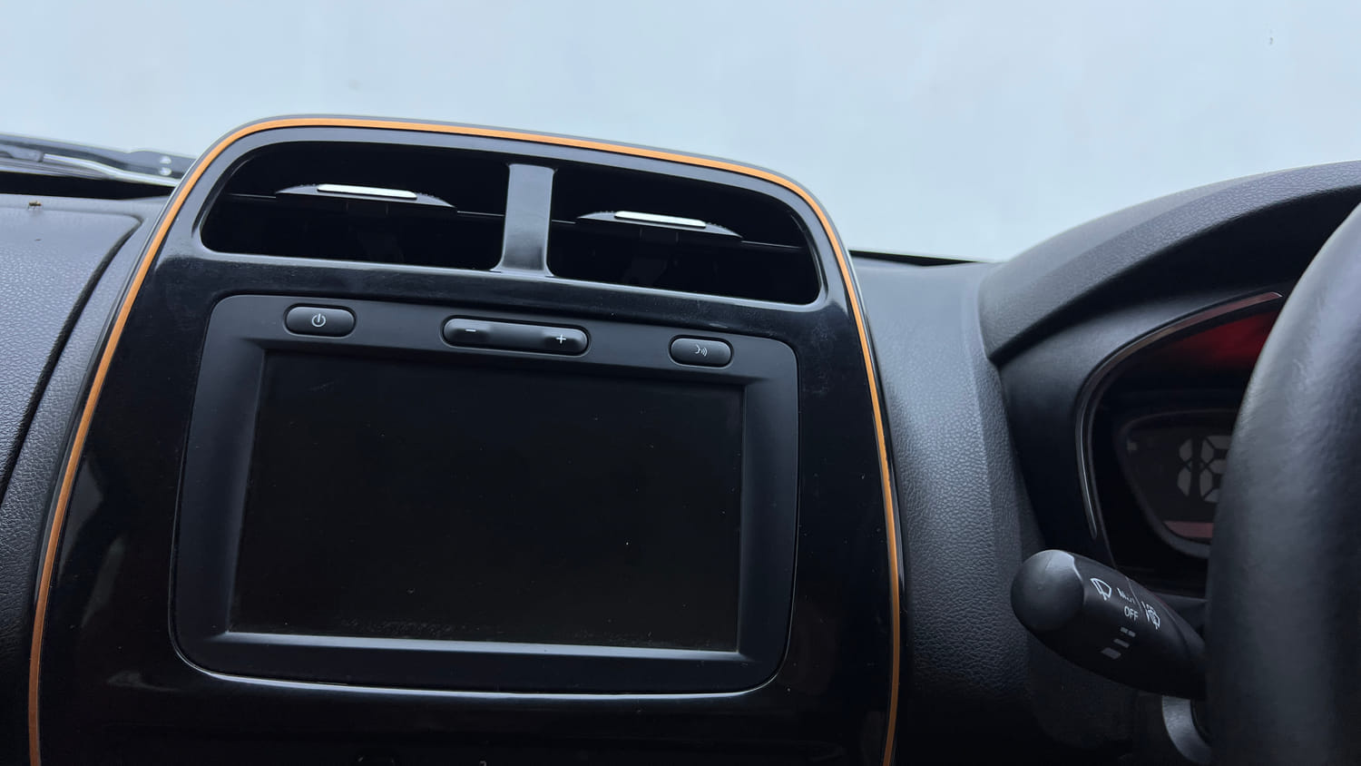 Used 2019 Renault Kwid CLIMBER 1.0 AMT Petrol Automatic top_features Integrated (in-dash) music system