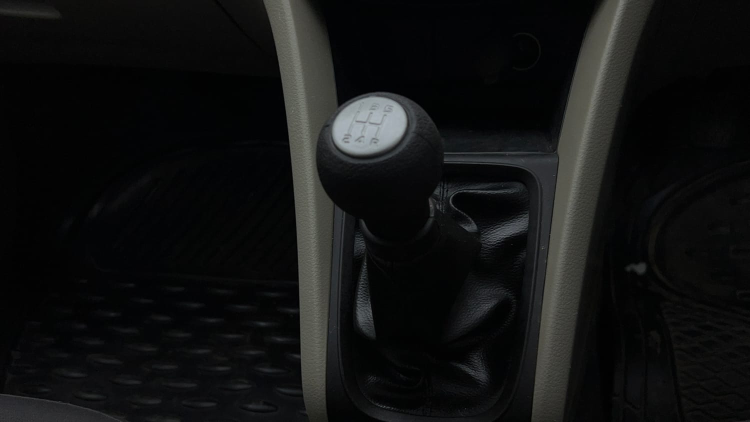 Used 2016 Maruti Suzuki Celerio VXi Petrol Manual interior GEAR  KNOB VIEW