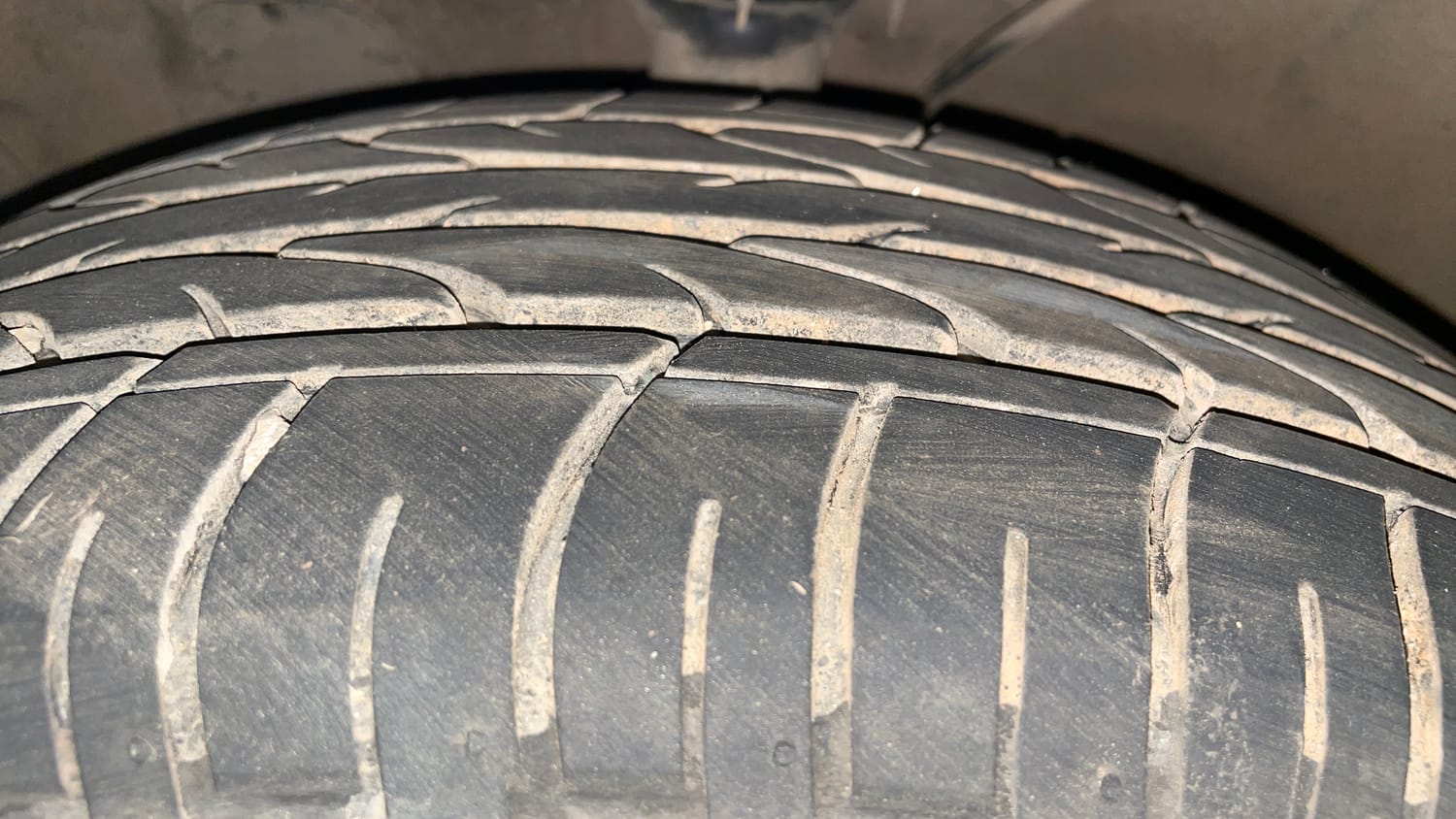 Used 2017 Hyundai Creta 1.6 SX Plus AT Petrol Petrol Automatic tyres LEFT FRONT TYRE TREAD VIEW
