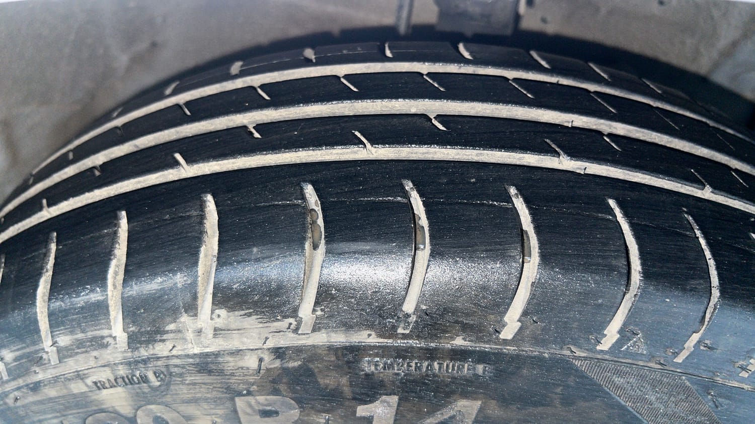 Used 2015 Maruti Suzuki Swift VXi Petrol Manual tyres RIGHT FRONT TYRE TREAD VIEW