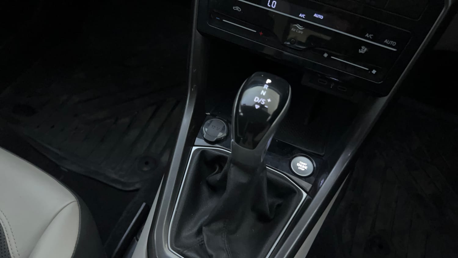 Used 2023 Volkswagen Taigun Topline 1.0 TSI AT Petrol Automatic interior GEAR  KNOB VIEW