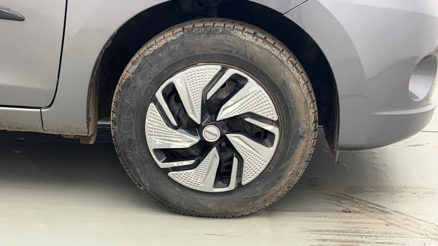 Used 2014 Maruti Suzuki Celerio LXi Petrol Manual tyres RIGHT FRONT TYRE RIM VIEW
