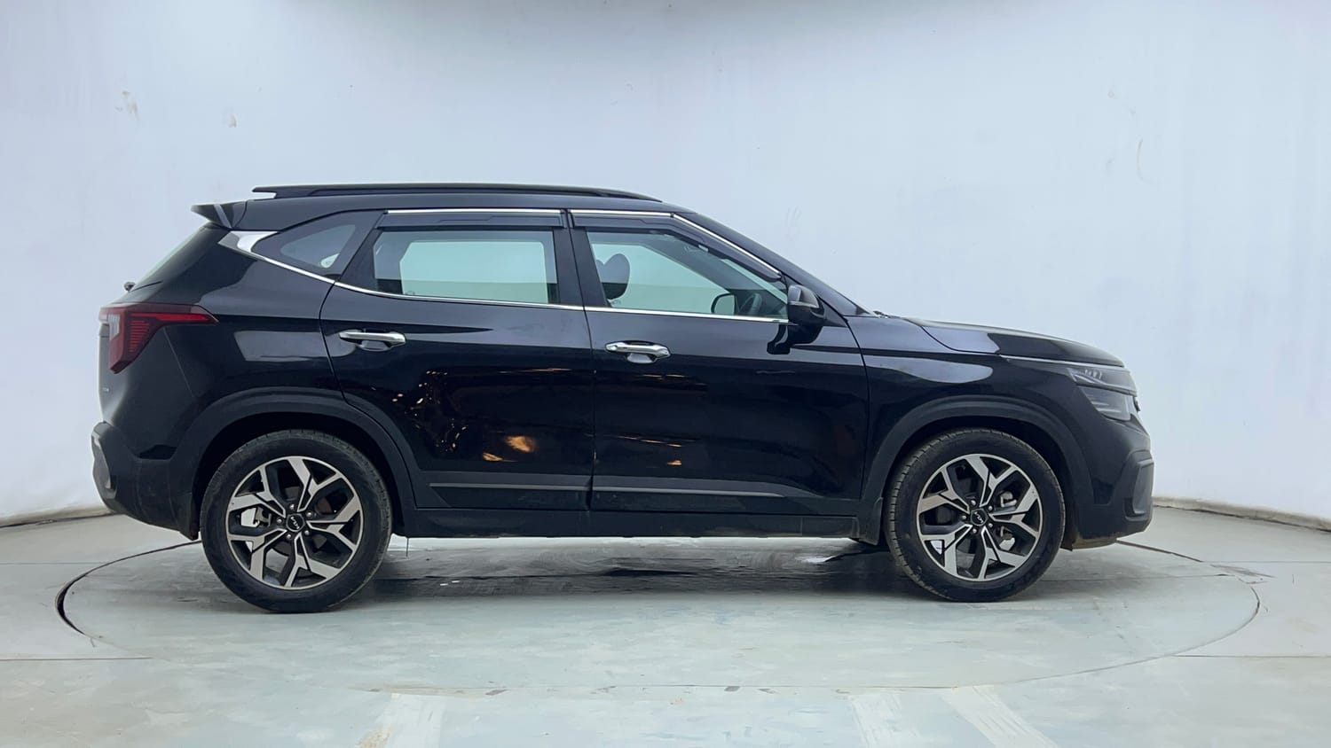 Used 2026 Kia Seltos GTX Plus 1.5 Turbo Petrol DCT Petrol Automatic exterior RIGHT SIDE VIEW