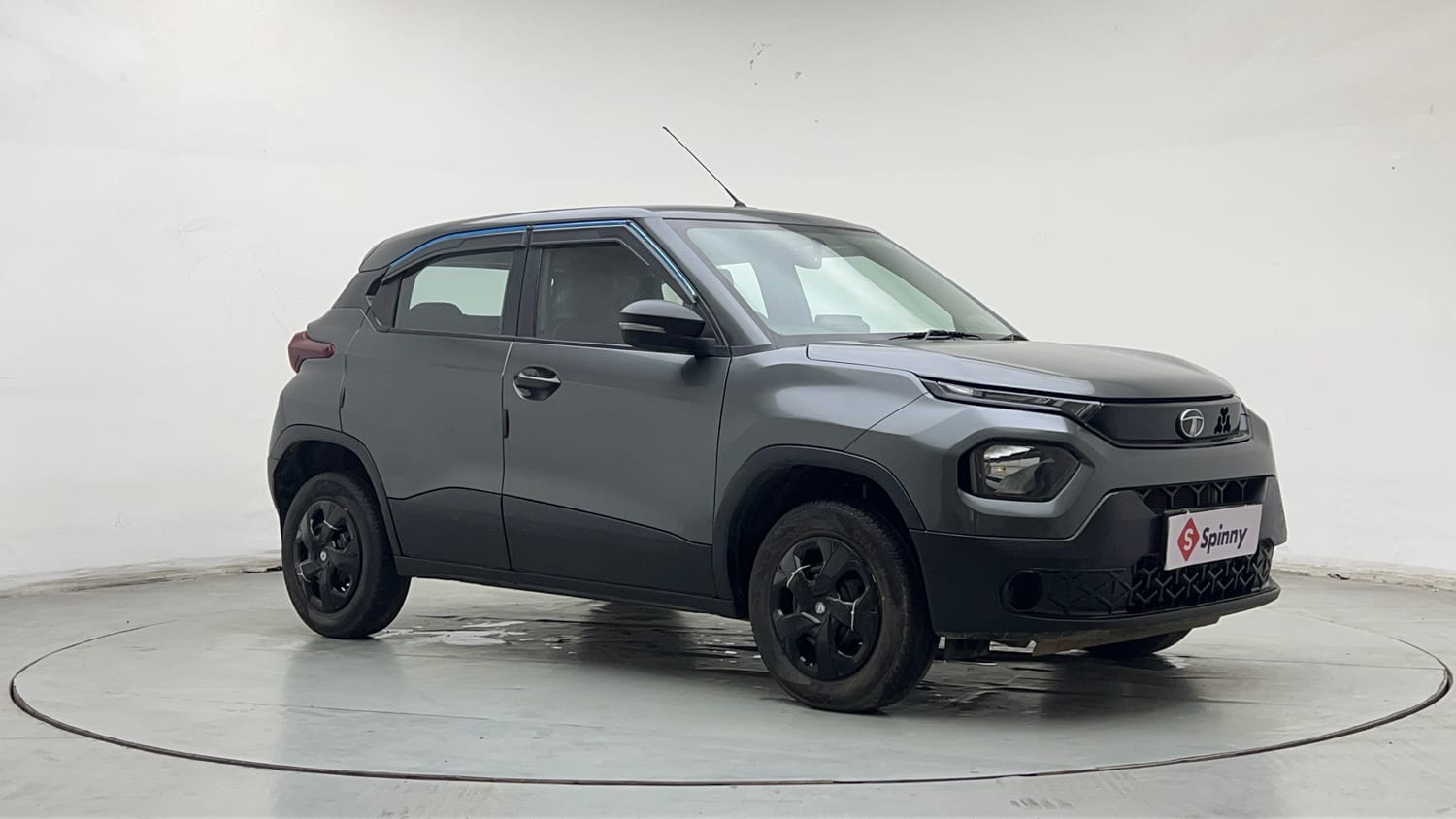 Used 2022 Tata Punch Pure MT Petrol Manual exterior RIGHT FRONT CORNER VIEW