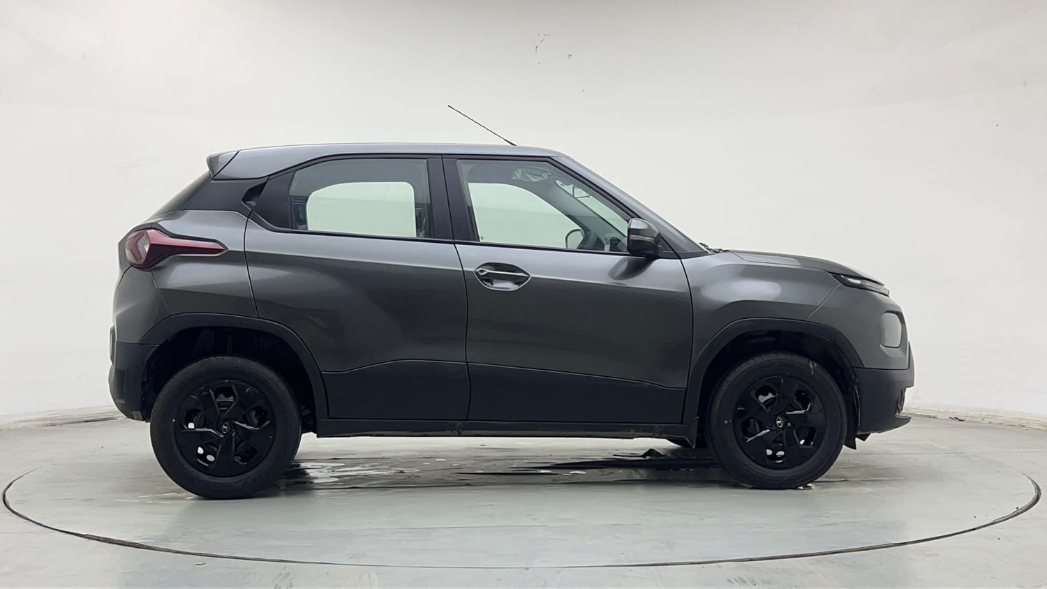 Used 2022 Tata Punch Adventure MT Petrol Manual exterior RIGHT SIDE VIEW