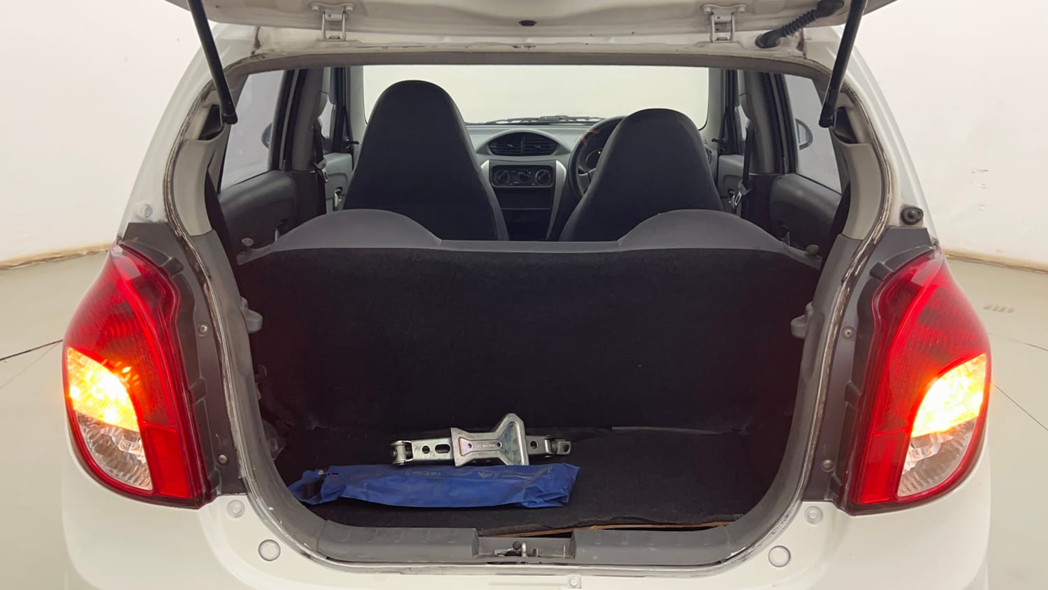 Used 2013 Maruti Suzuki Alto 800 Lxi Petrol Manual interior DICKY INSIDE VIEW