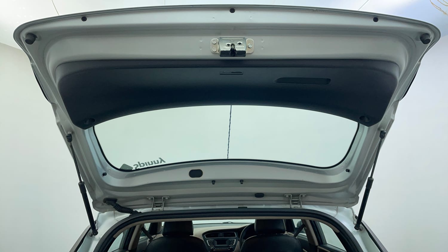 Used 2019 Hyundai Elite i20 Magna Plus 1.2 + CNG (Outside Fitted) Cng Manual interior DICKY DOOR OPEN VIEW