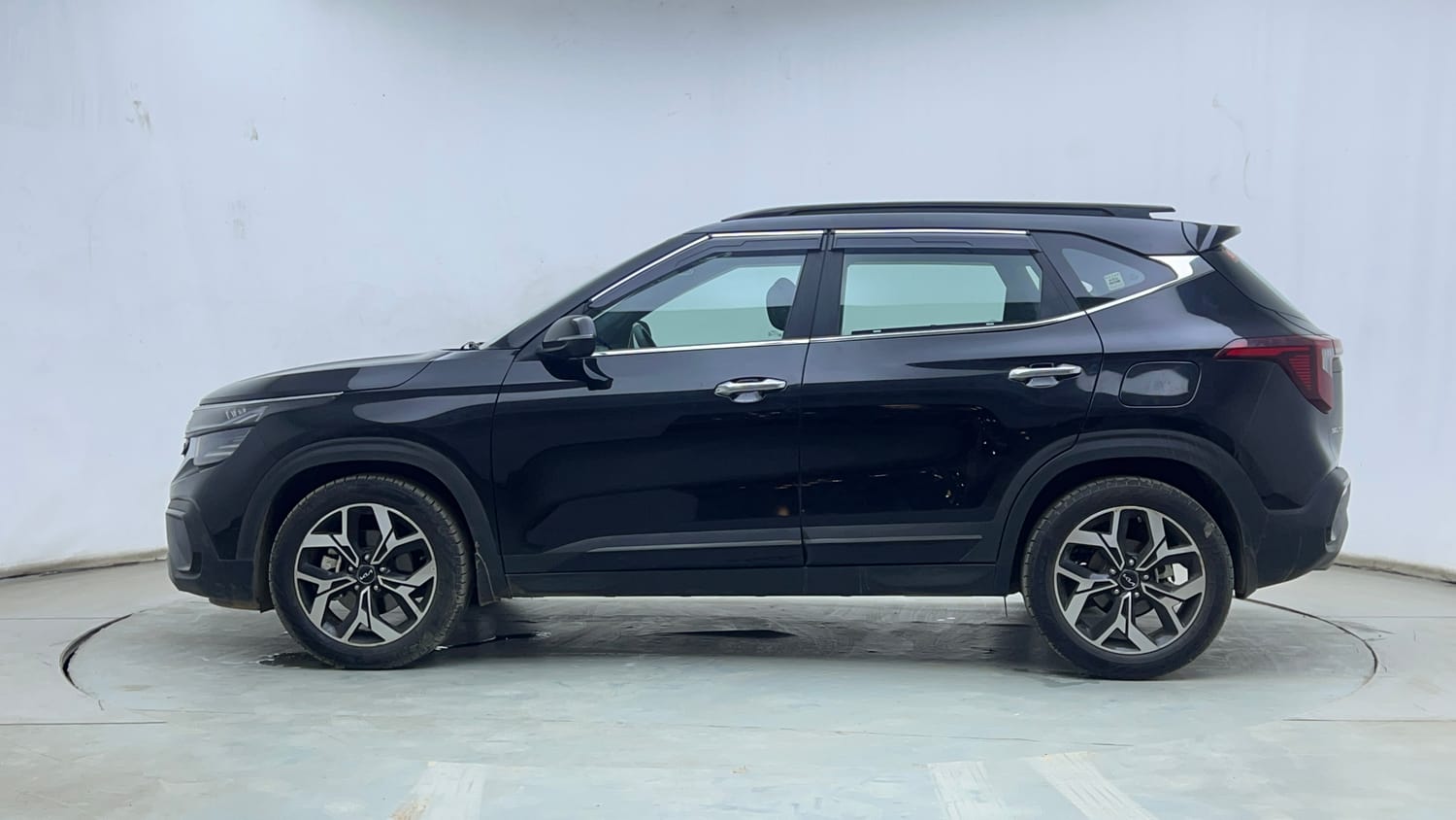 Used 2026 Kia Seltos GTX Plus 1.5 Turbo Petrol DCT Petrol Automatic exterior LEFT SIDE VIEW