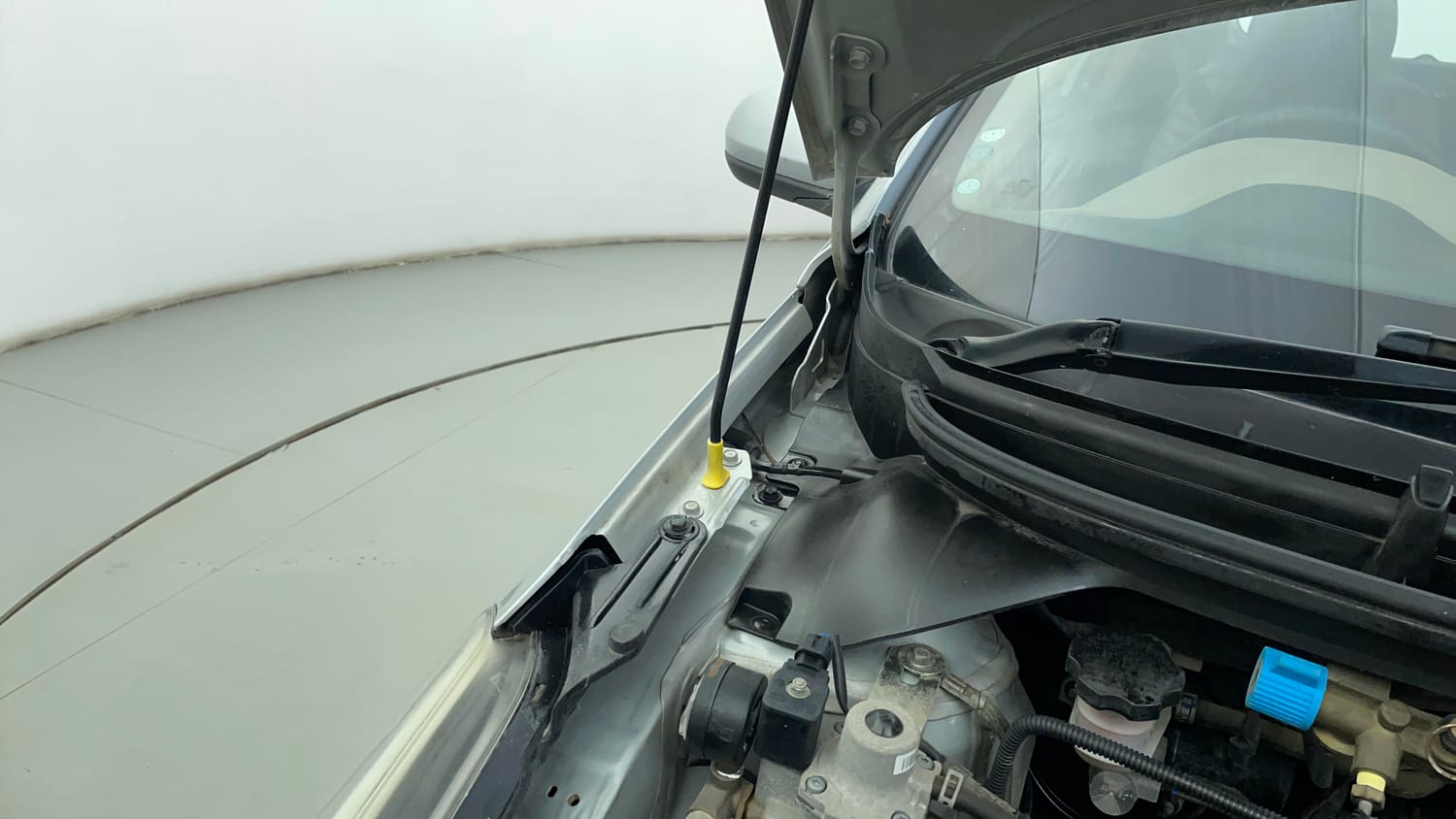 Used 2019 Hyundai Elite i20 Magna Plus 1.2 + CNG (Outside Fitted) Cng Manual engine ENGINE RIGHT SIDE HINGE & APRON VIEW