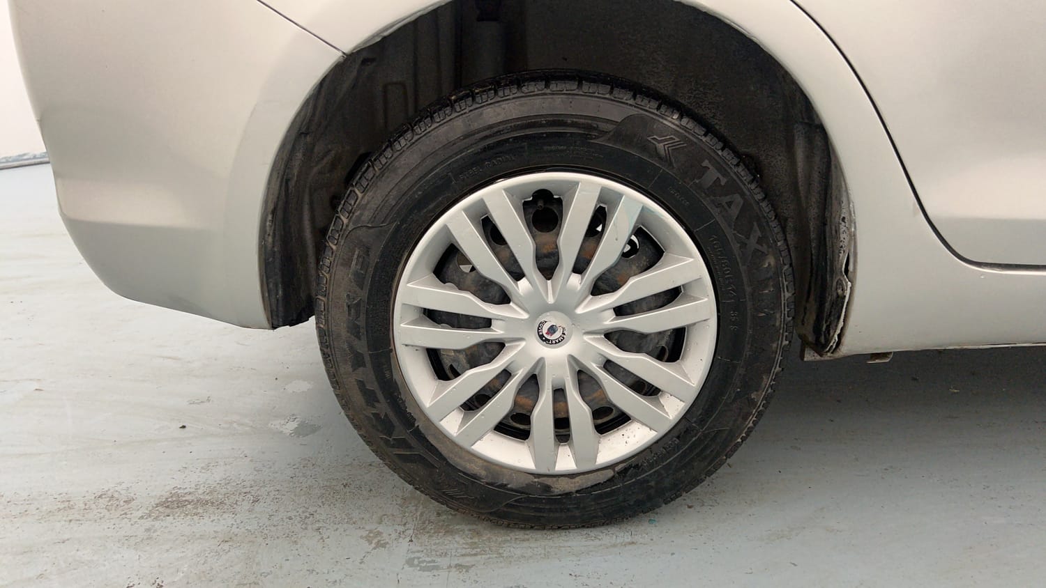 Used 2017 Maruti Suzuki Swift Dzire VDI (O) Diesel Manual tyres RIGHT REAR TYRE RIM VIEW