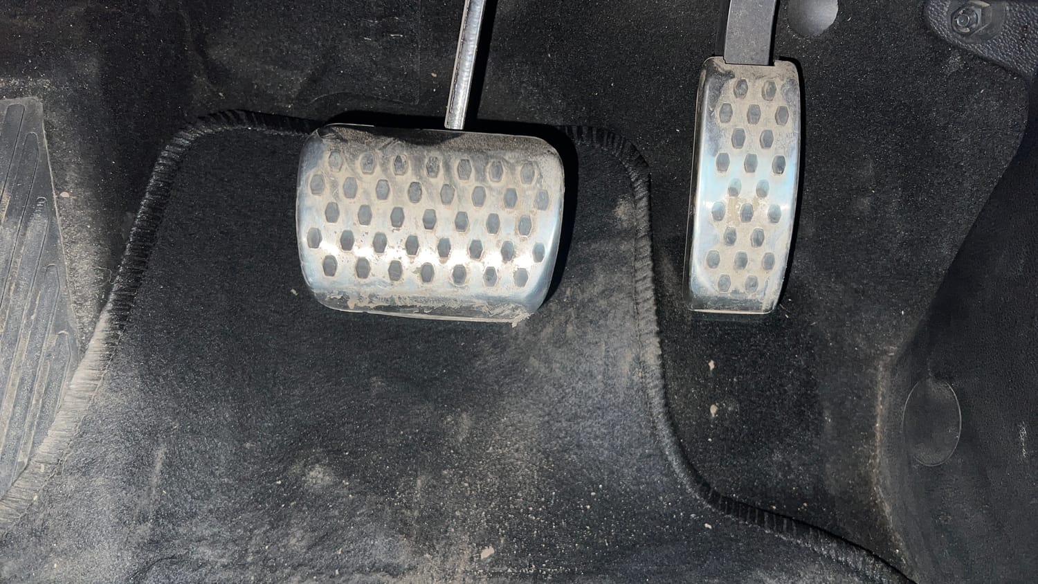 Used 2022 Mahindra XUV700 AX 7 Petrol AT Luxury Pack 7 STR Petrol Automatic interior PEDALS VIEW