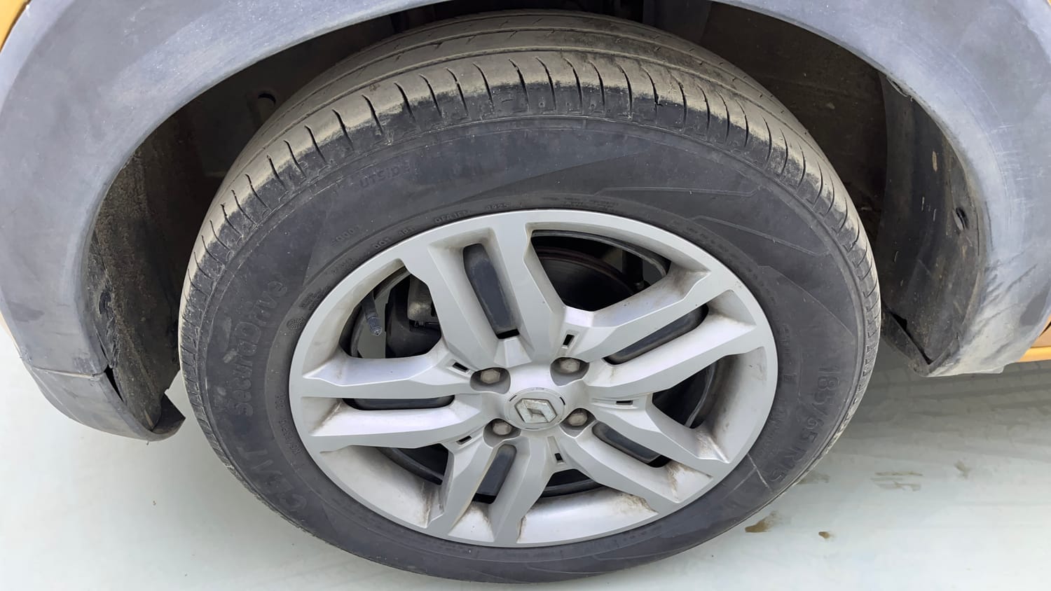 Used 2023 Renault Triber RXZ EASY-R AMT Petrol Automatic tyres LEFT FRONT TYRE RIM VIEW