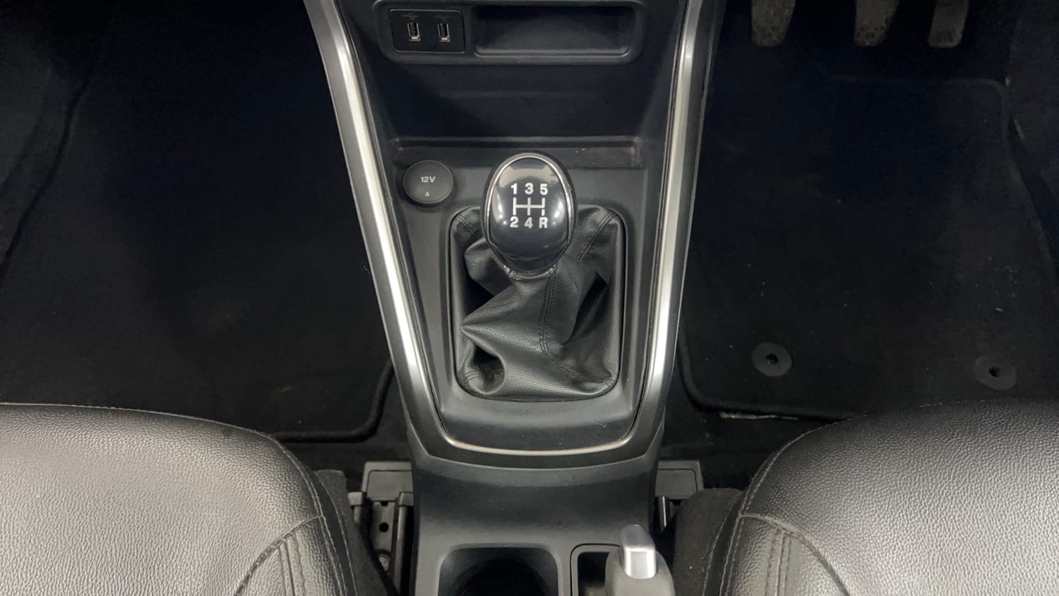 Used 2020 Ford EcoSport Titanium 1.5L TDCi Diesel Manual interior GEAR  KNOB VIEW